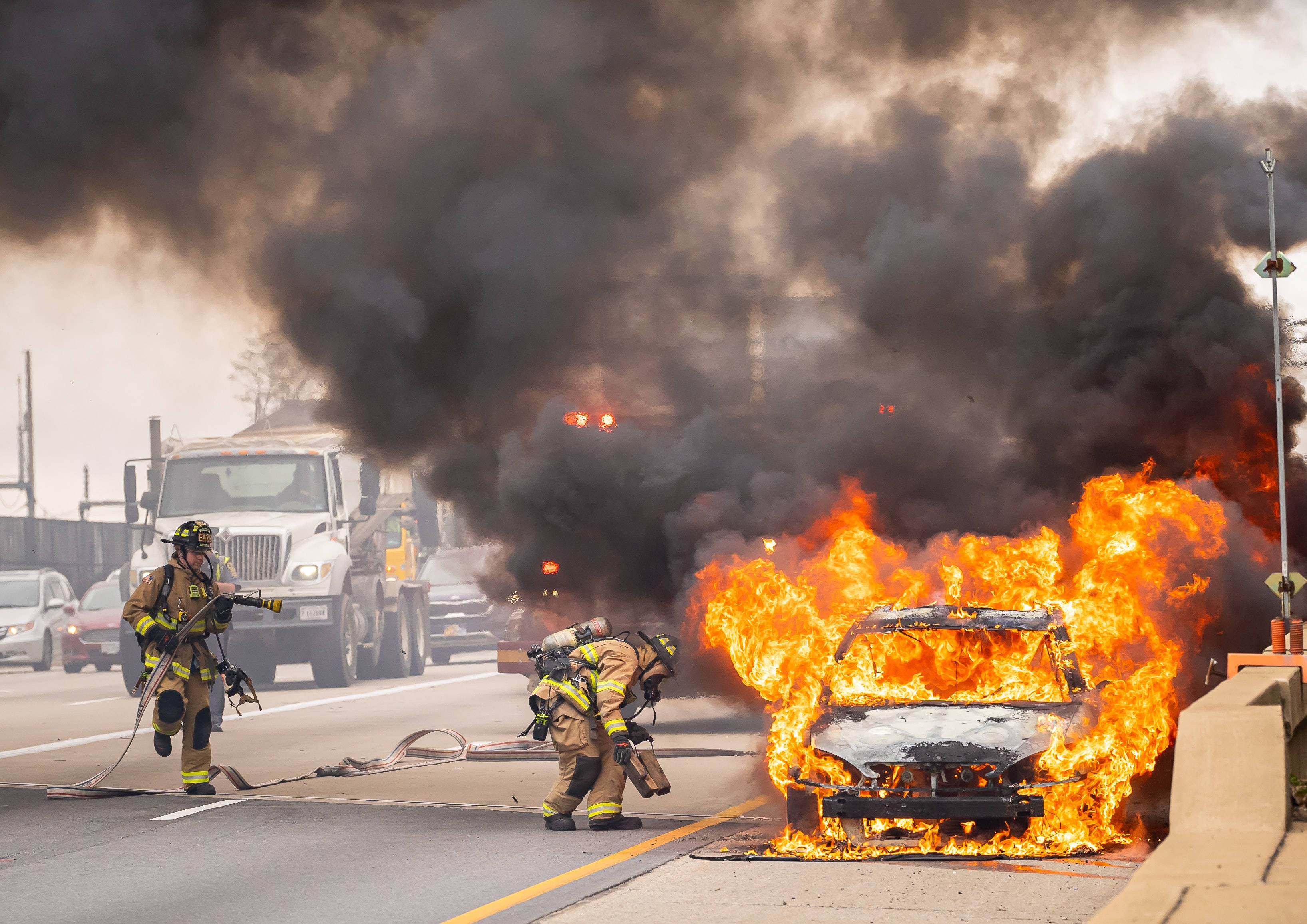 Fiery Car Accident, firefighters, blazing car, 2K Desktop Wallpaper