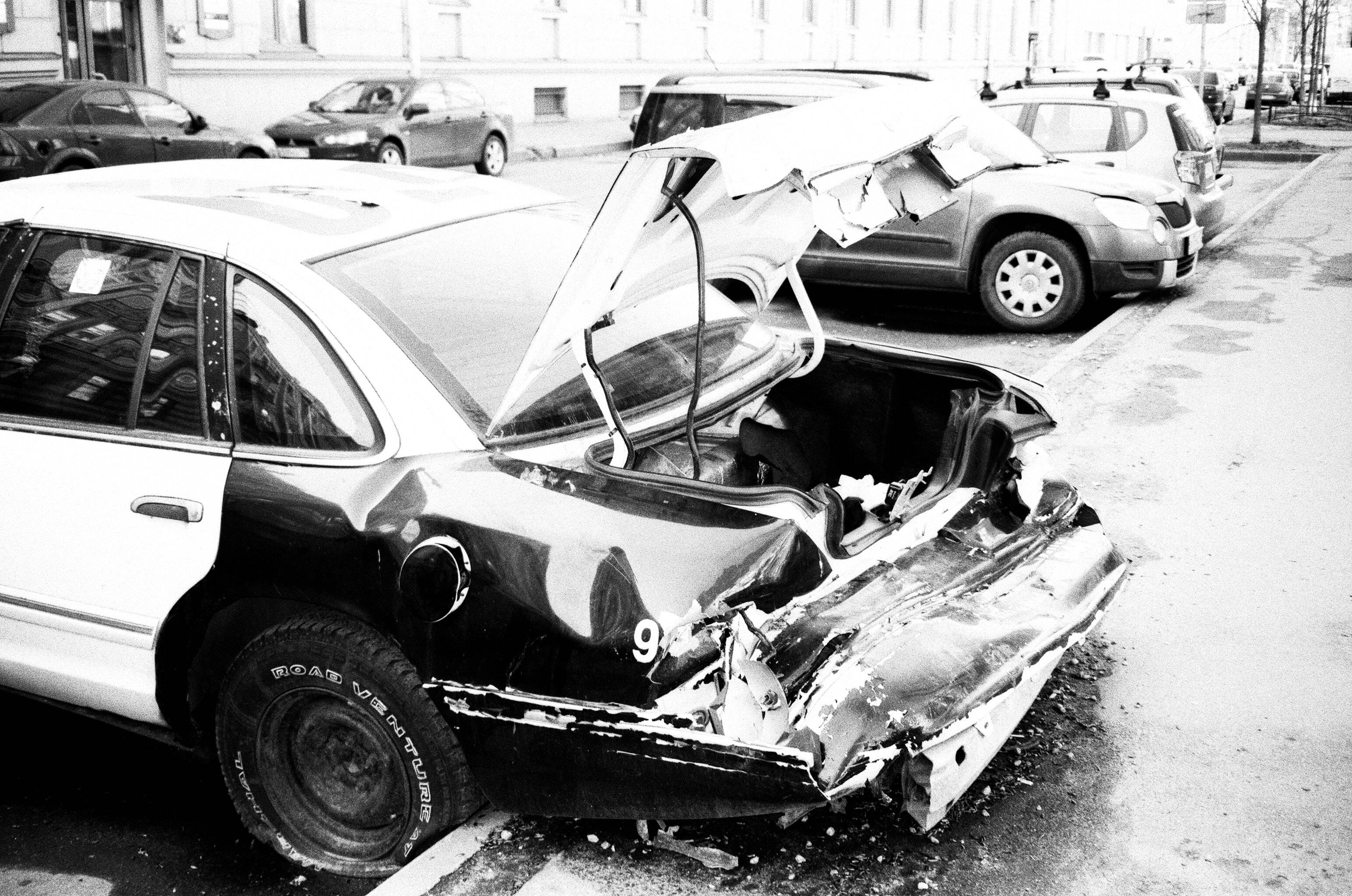 trunk, car accident, wet city street, 2K Desktop Wallpaper