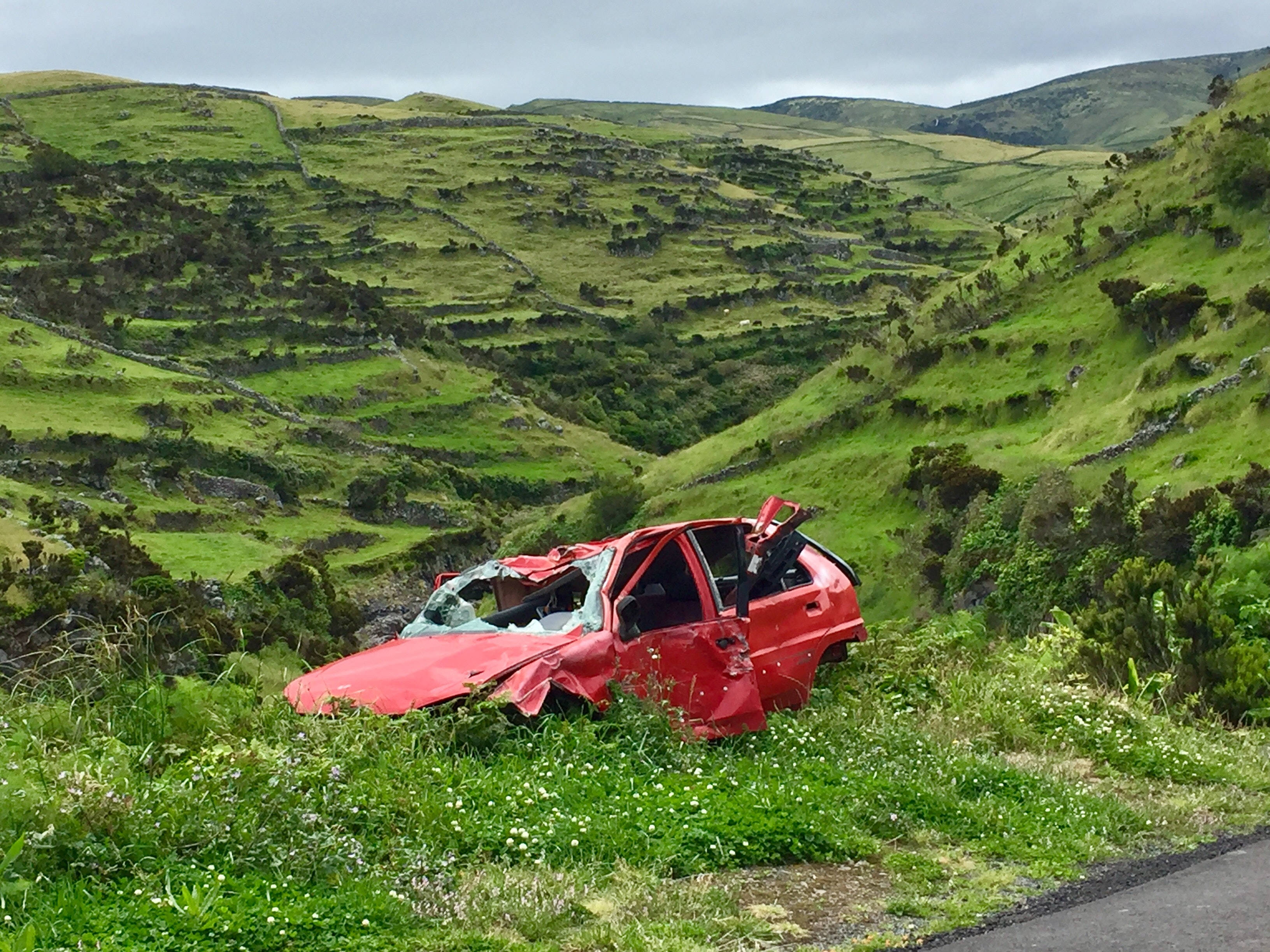 cliffside car accident, red car, grassy ditch, 2K Desktop Wallpaper