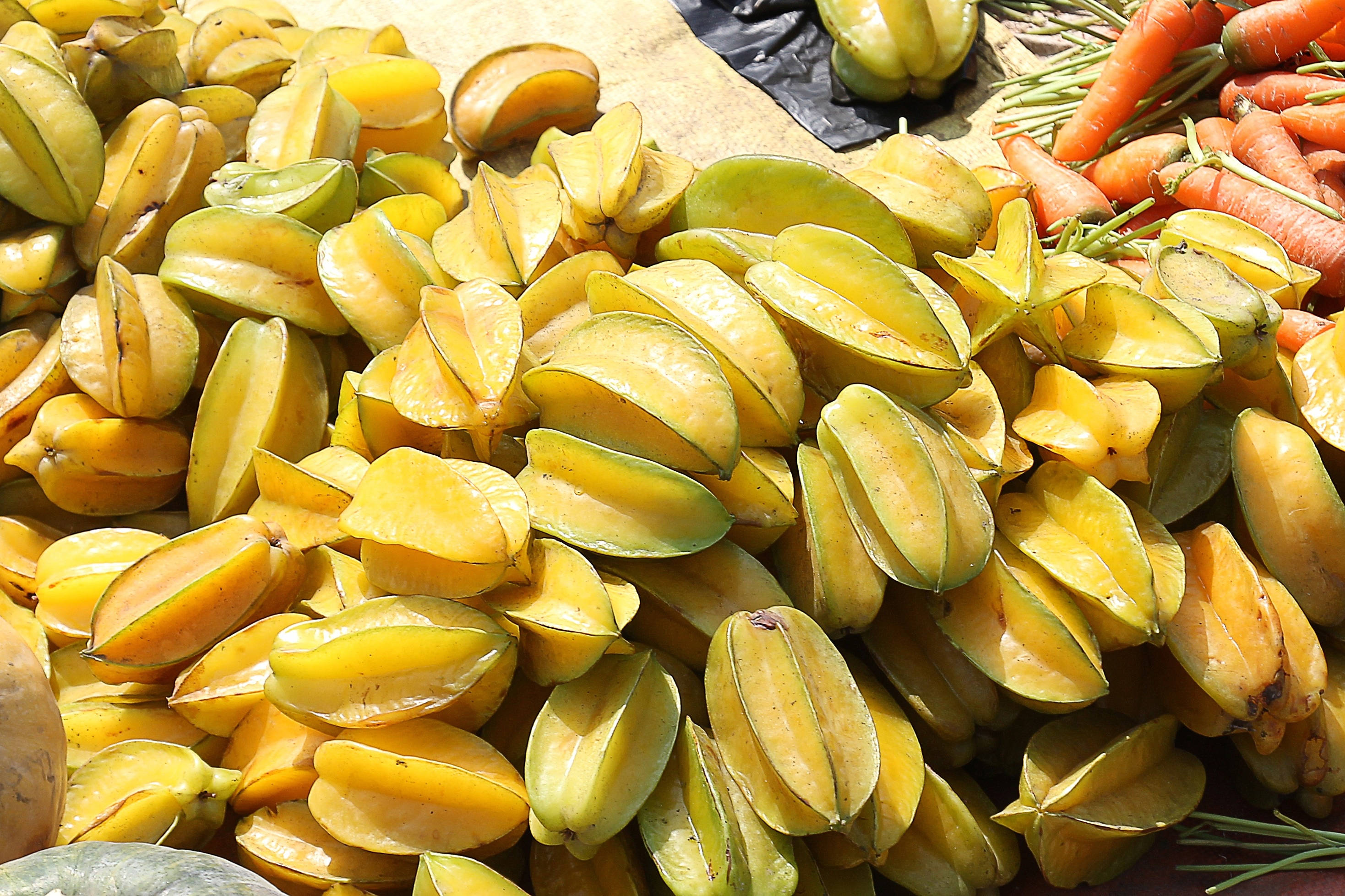 yellow golden carambola, starfruit, bright yellow flesh, 2K Desktop Wallpaper