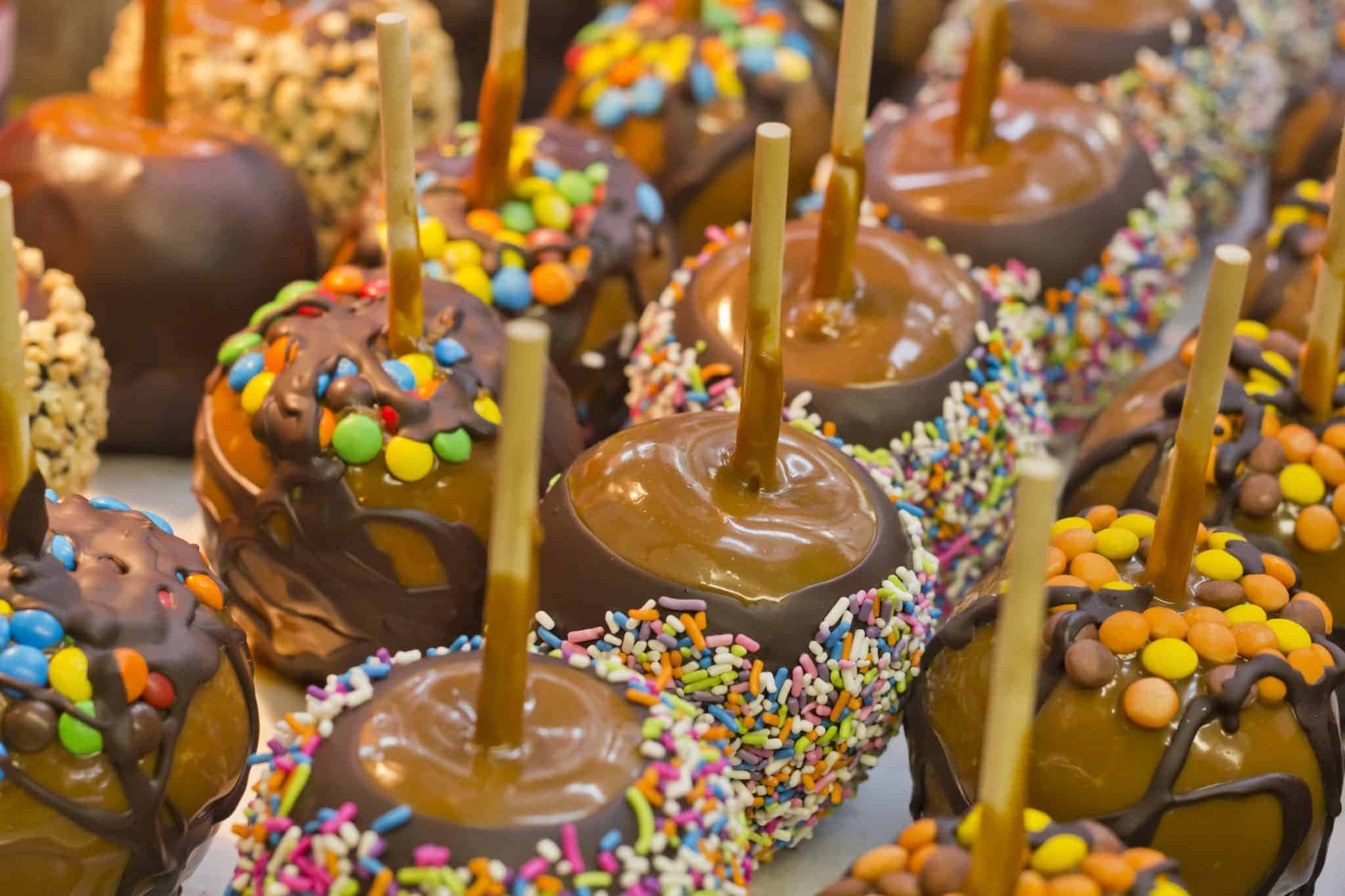 caramel apples, glossy caramel apples, chocolate coating, Full HD Desktop Wallpaper