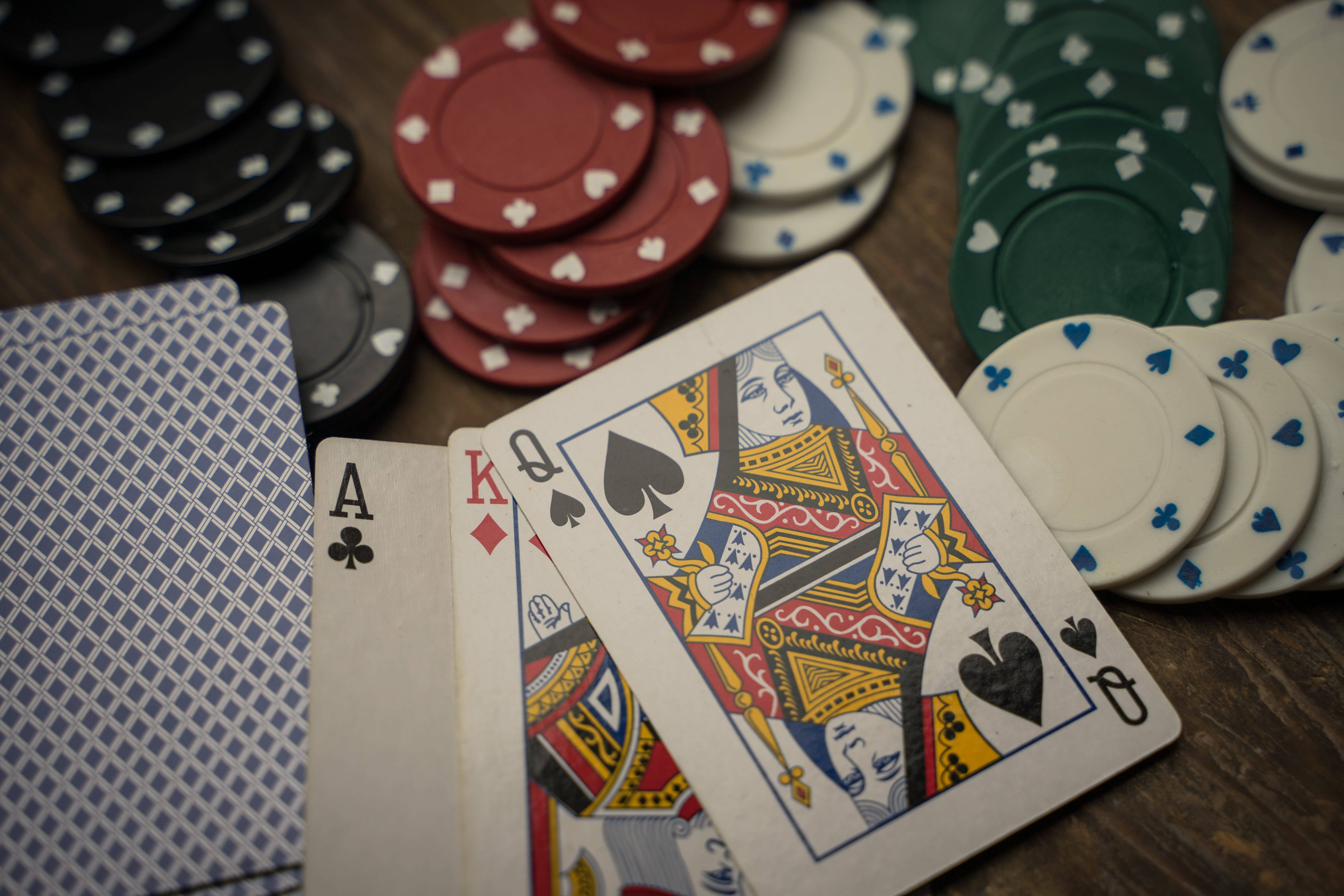 playing cards, poker cards, colorful chips, 5K Desktop Wallpaper