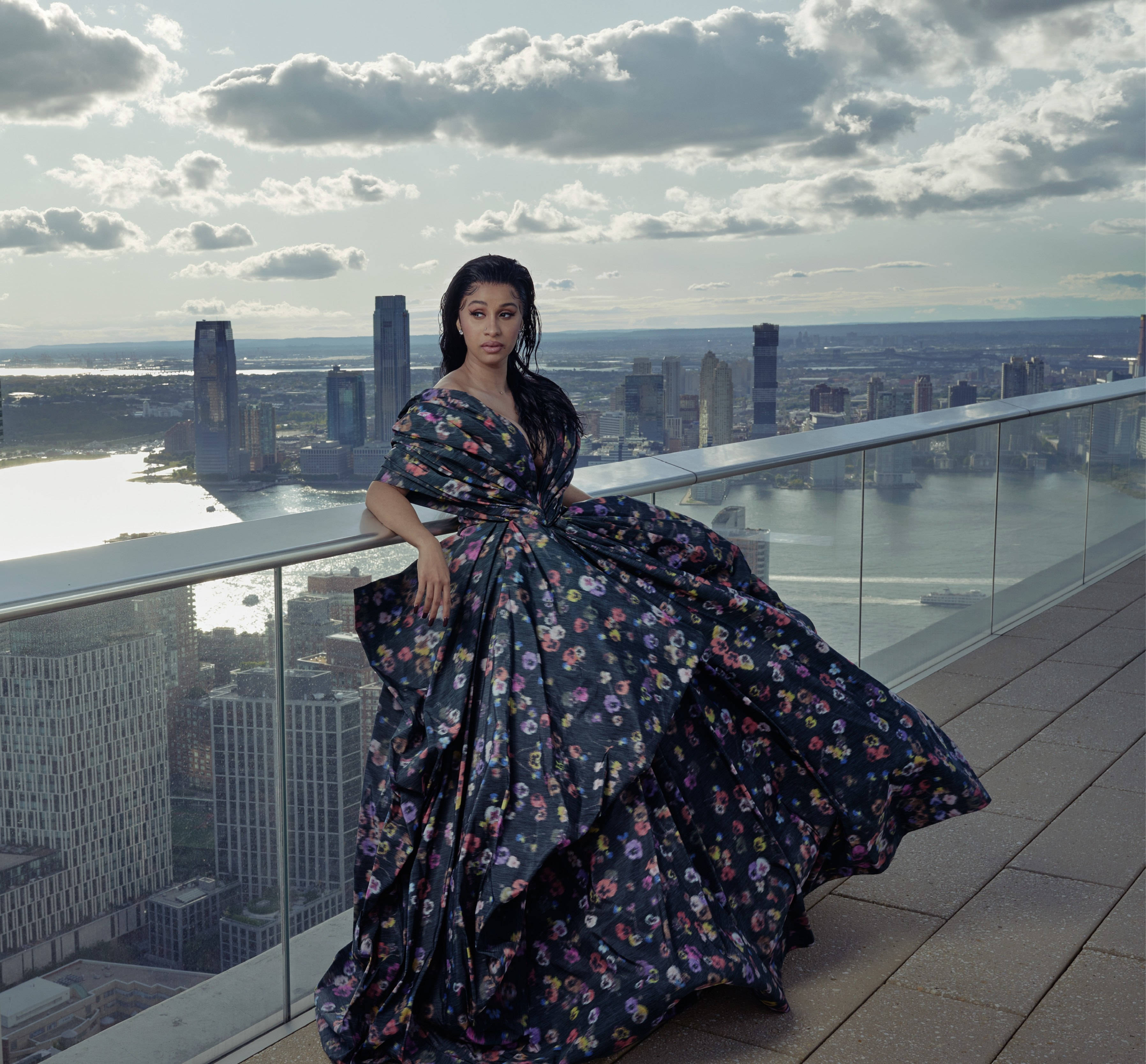 Cardi B, balcony, glass-railed rooftop, 2K Desktop Wallpaper