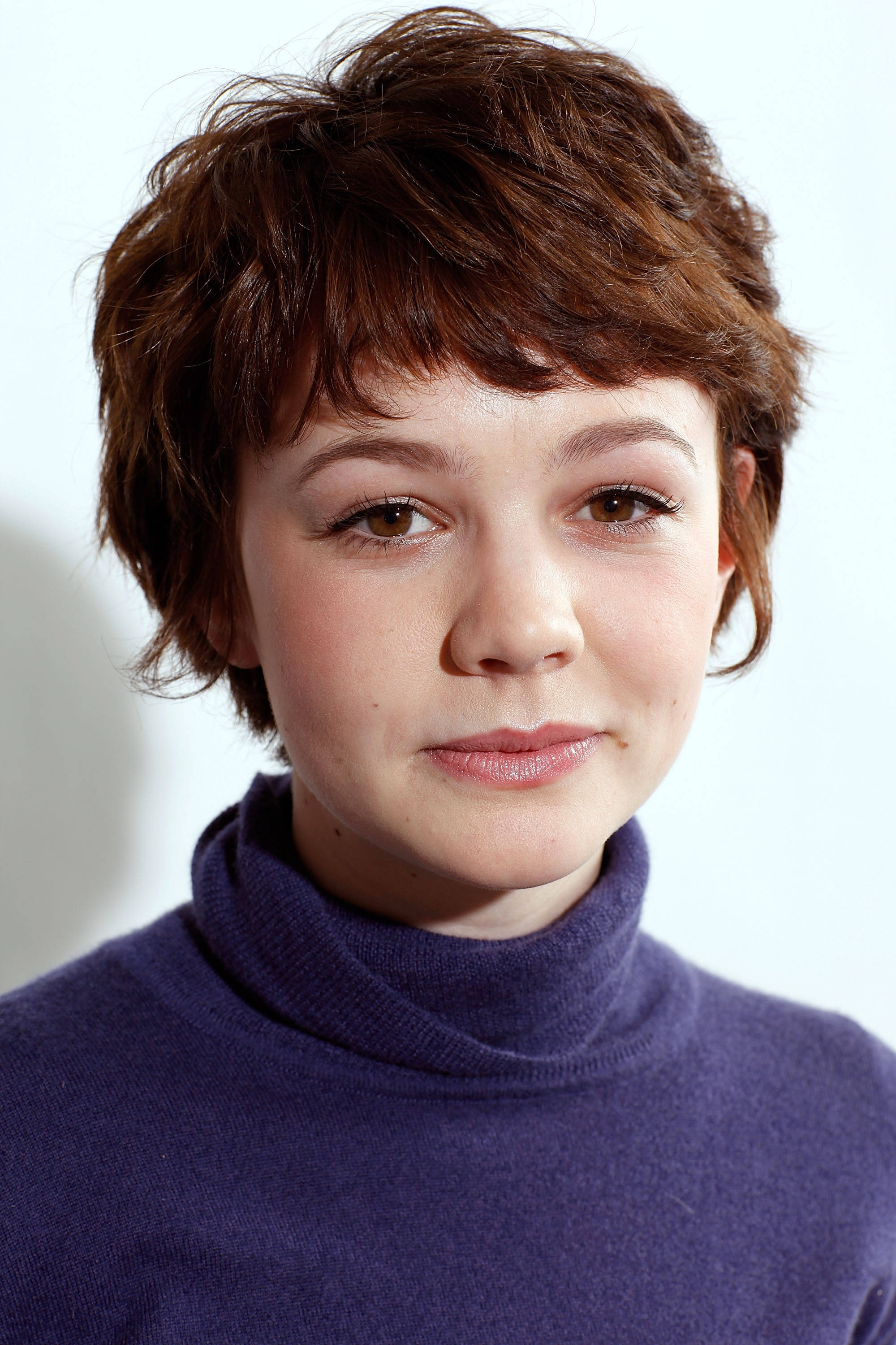 Carey Mulligan, short brown hair, purple turtleneck, 2K Phone Wallpaper