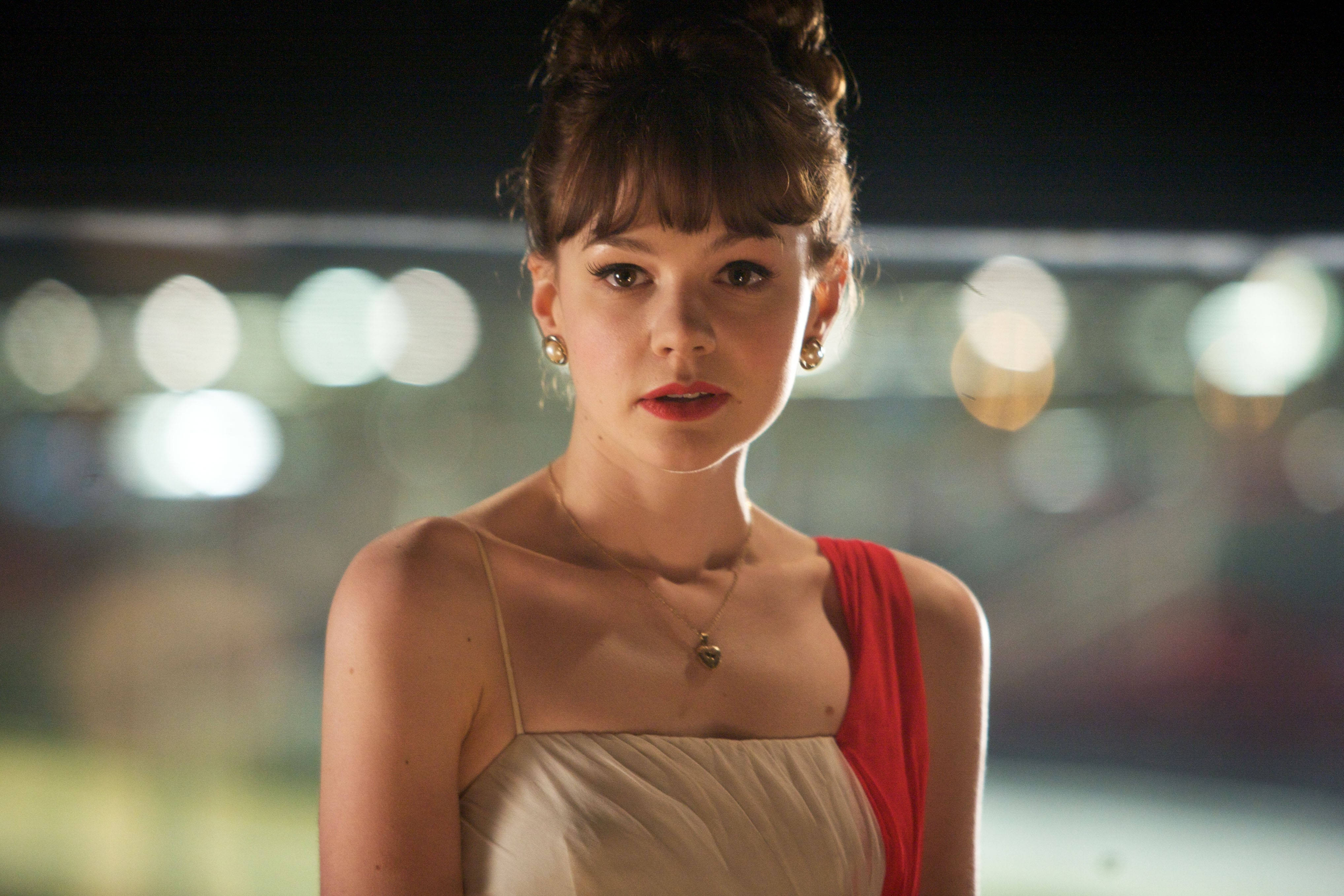 Carey Mulligan, red and white dress, night, 4K Desktop Wallpaper
