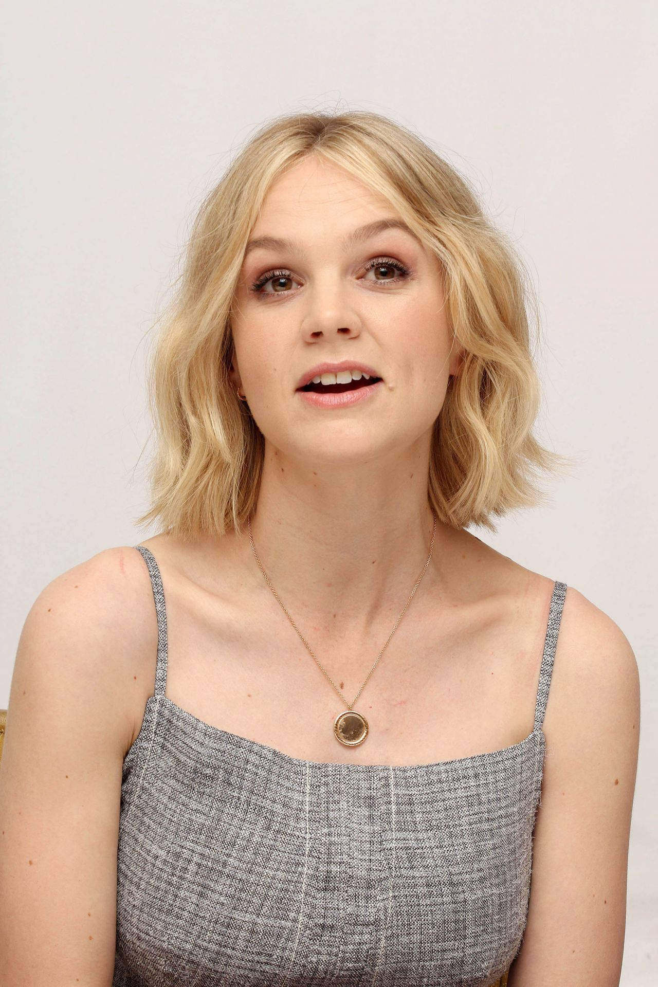 Carey Mulligan, grey dress, blonde wavy bob, Full HD Phone Wallpaper