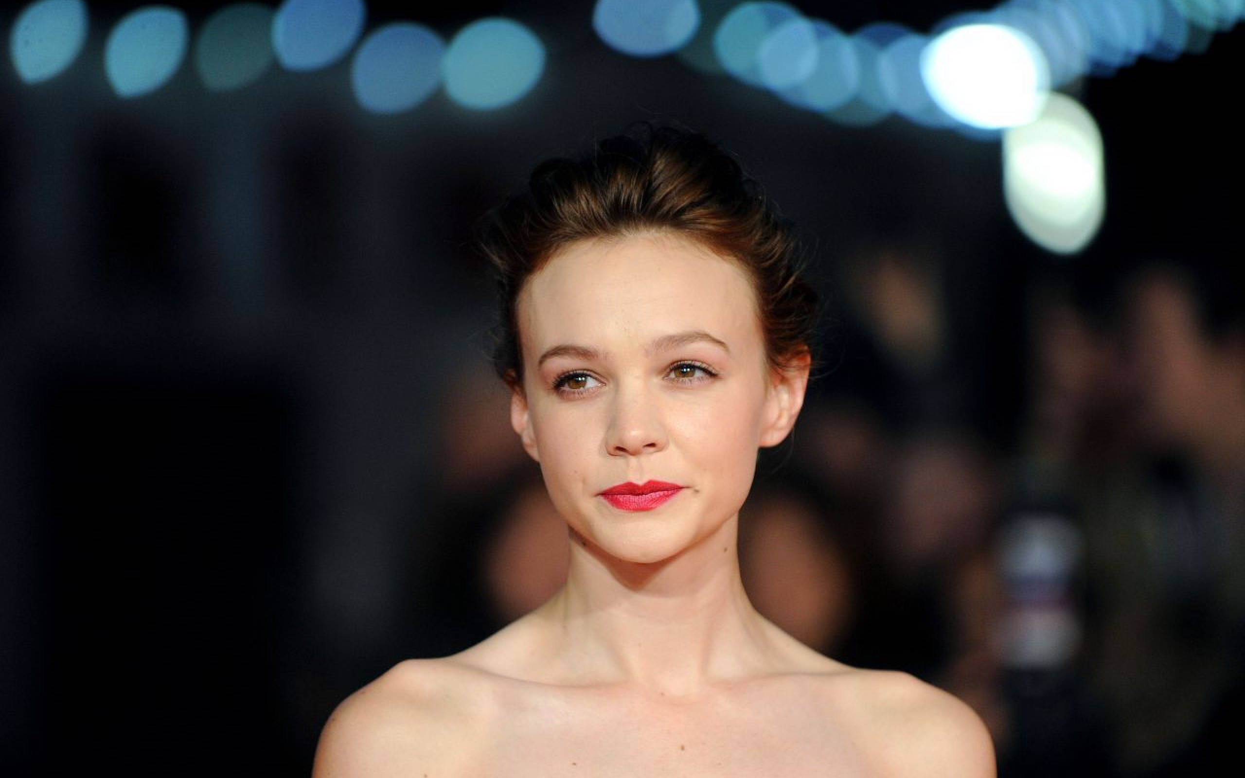 Carey Mulligan, red lips, styled hair, 2K Desktop Wallpaper