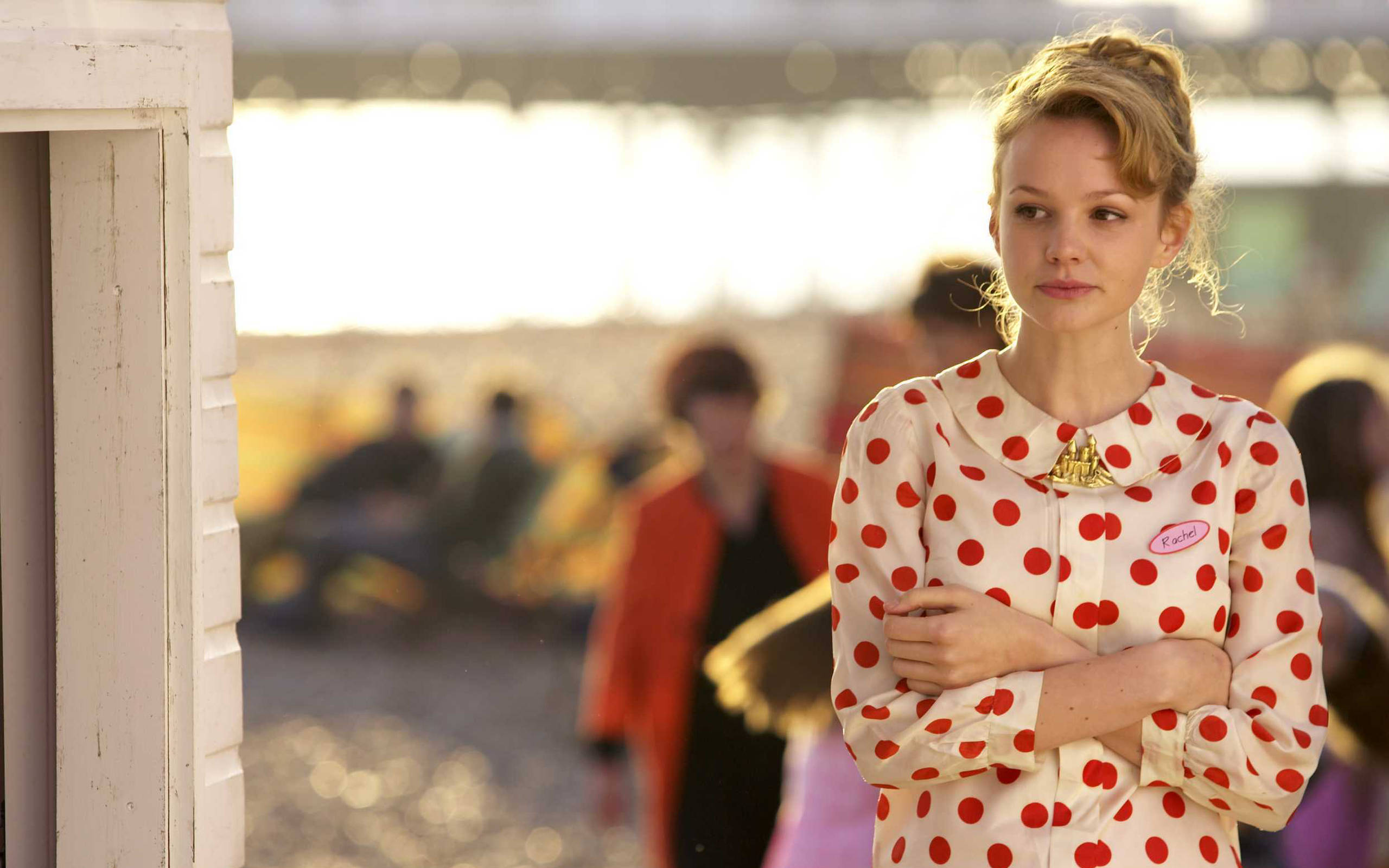 Carey Mulligan, red polka dot dress, white door, 2K Desktop Wallpaper