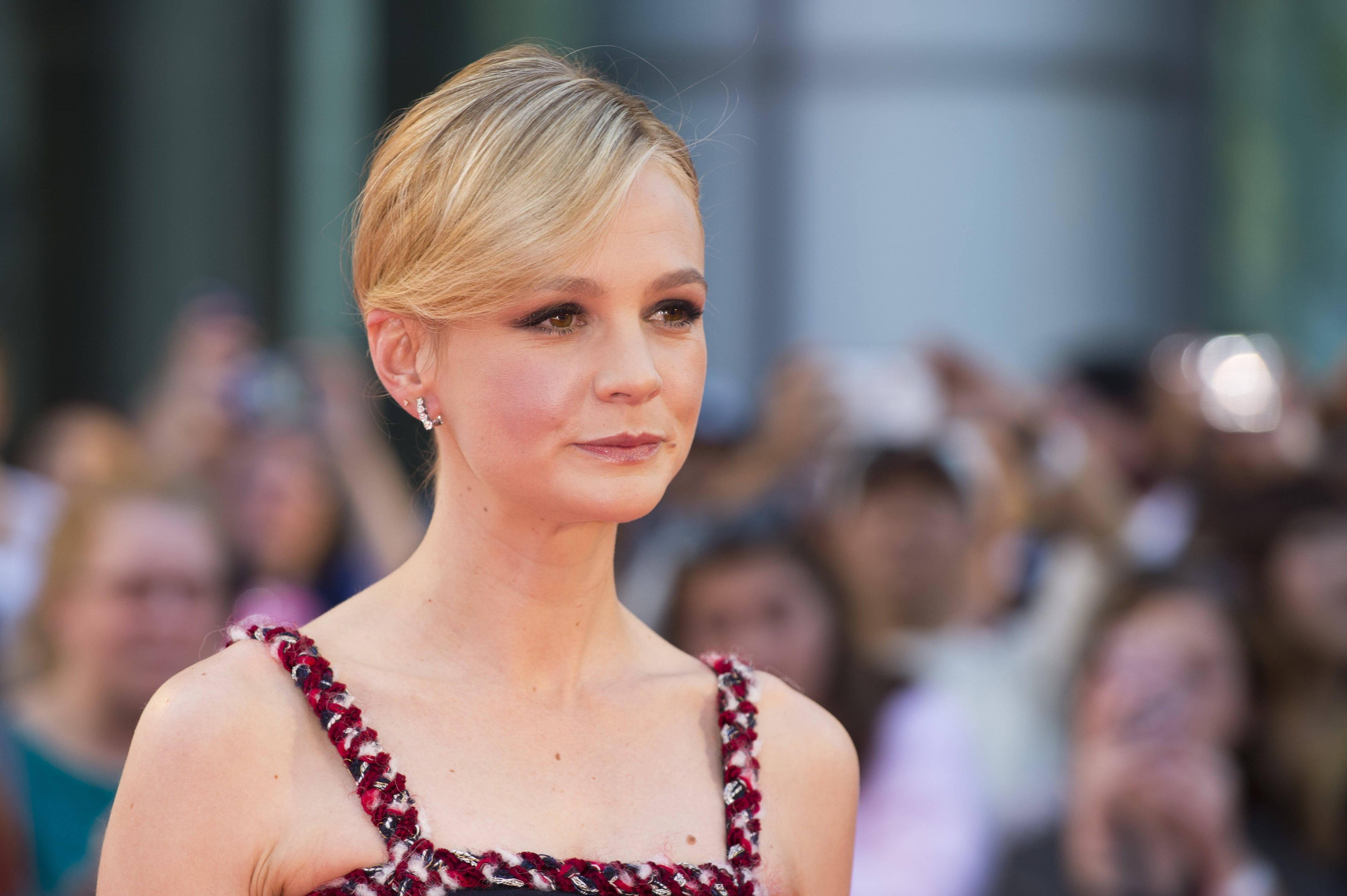 Carey Mulligan, red carpet, red and white textured dress, 4K Desktop Wallpaper