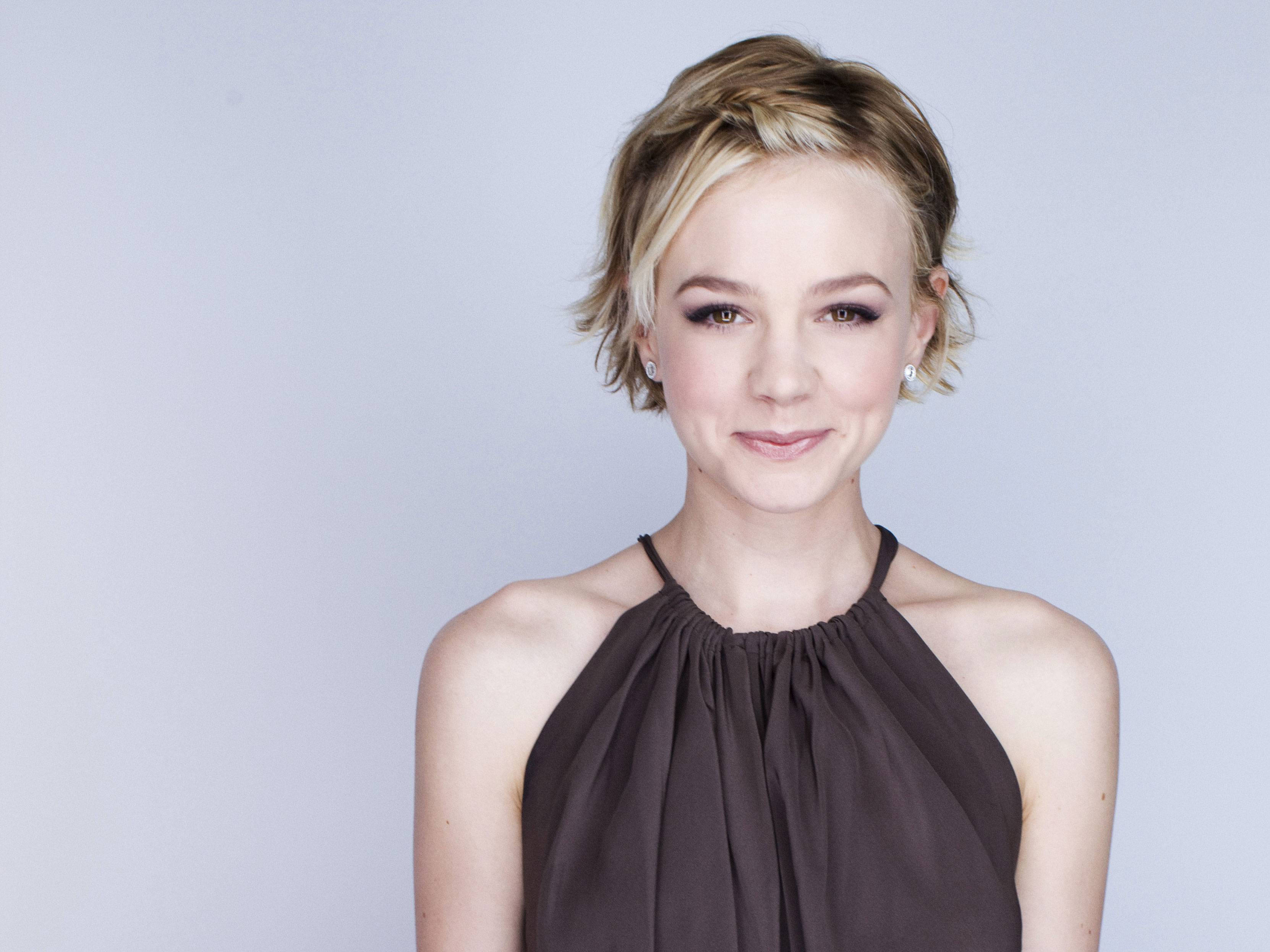 Carey Mulligan, halter top, short blonde hair, 2K Desktop Wallpaper