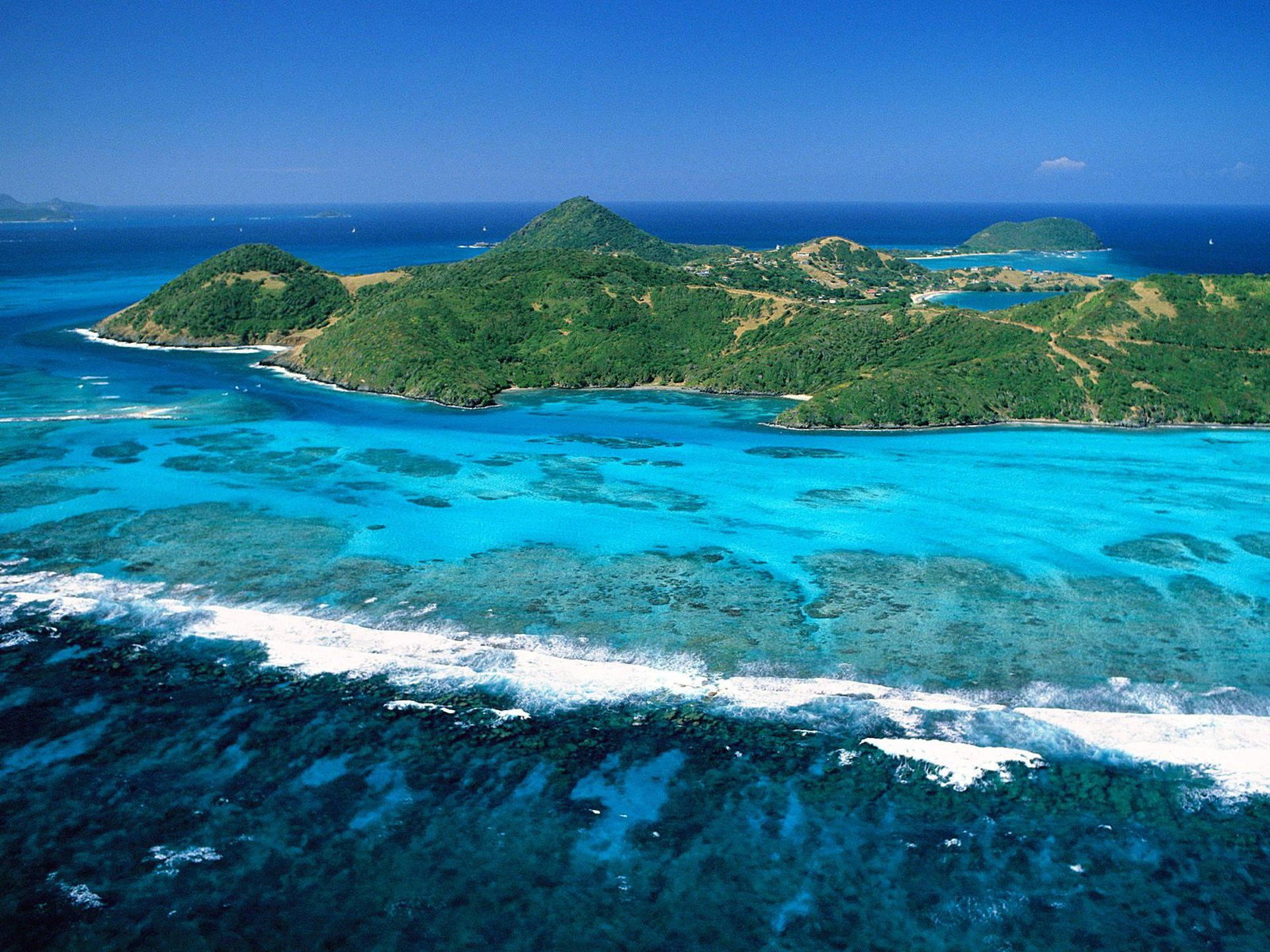 Caribbean Sea, lush green islands, vibrant turquoise waters, Full HD Desktop Wallpaper