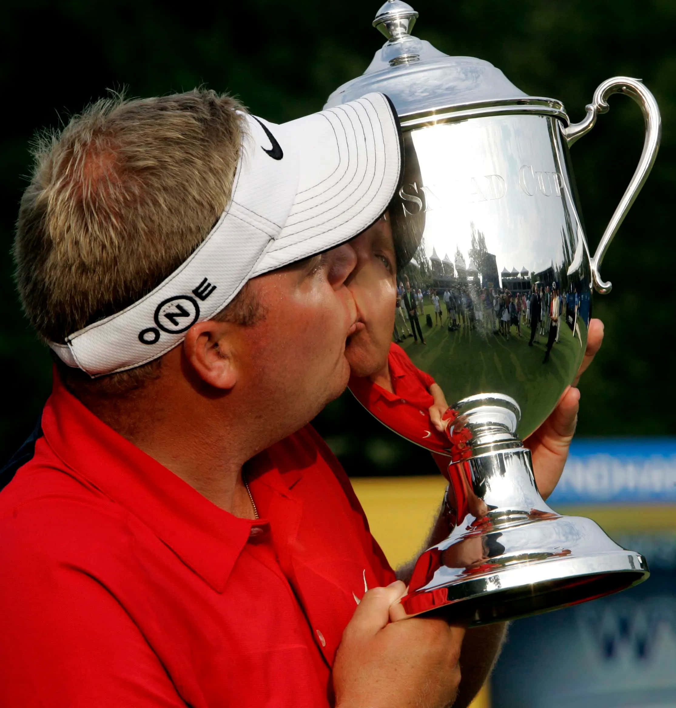 Carl Pettersson, red shirt, silver trophy, Full HD Phone Wallpaper