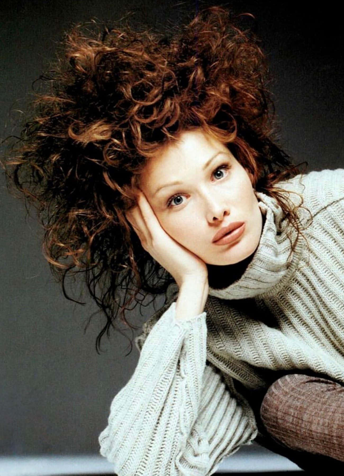 Carla Bruni, light gray ribbed turtleneck, voluminous curly brown hair, HD Phone Wallpaper