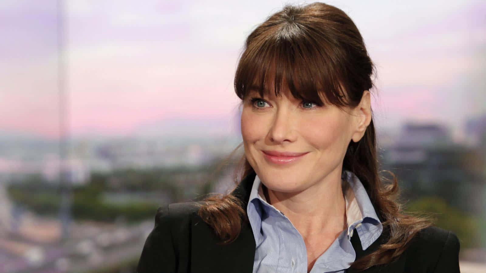 Carla Bruni, piano, black blazer, HD Desktop Wallpaper