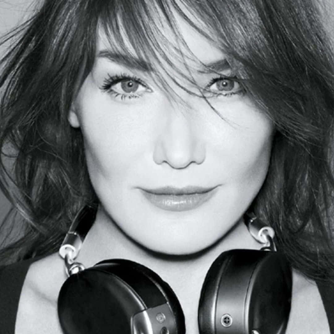 Carla Bruni, black and white, close-up portrait, SD Desktop Wallpaper