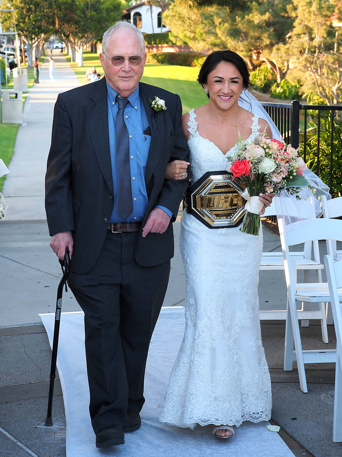 Carla Esparza, white lace wedding gown, father, HD Phone Wallpaper