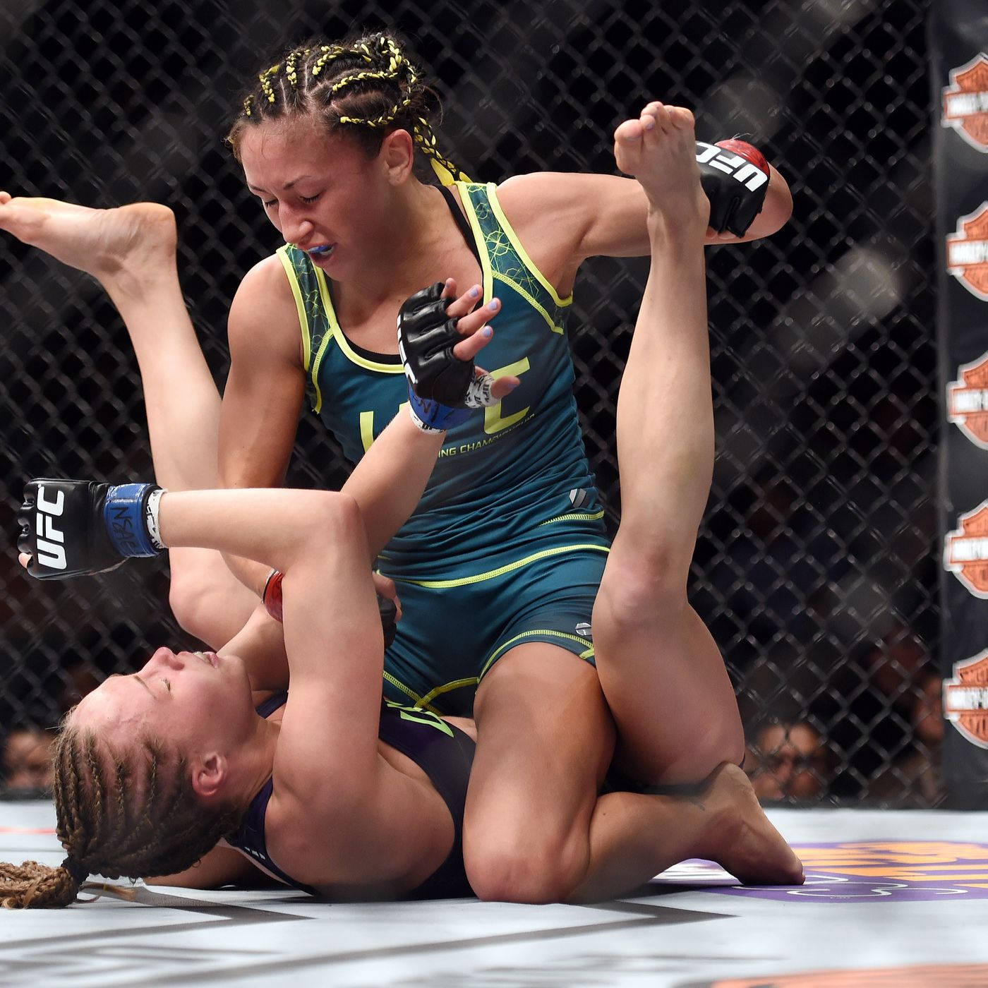 Carla Esparza, MMA fighters, cage floor, HD Desktop Wallpaper