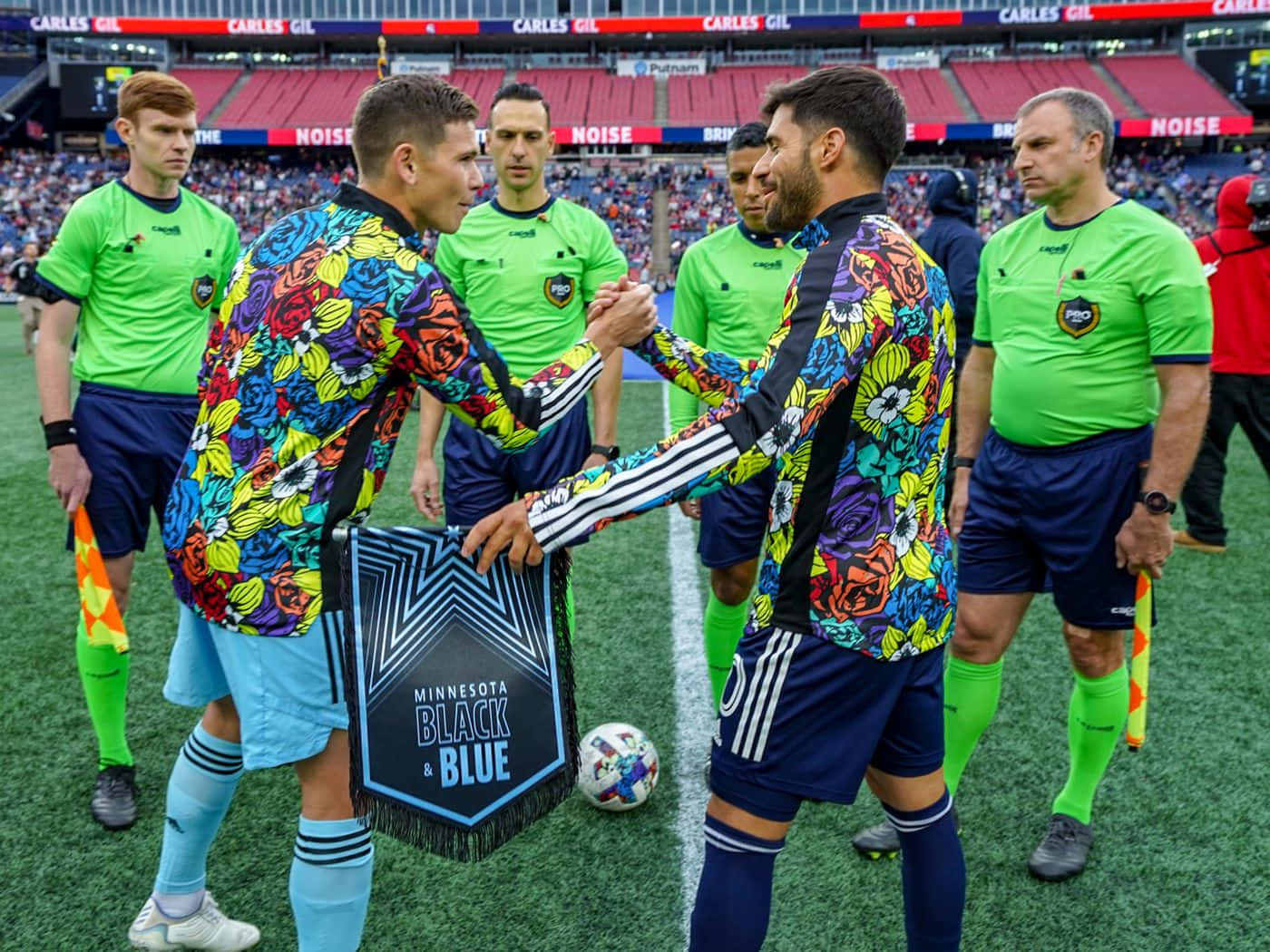 Carles Gil, Minnesota players, vibrant floral jerseys, HD Desktop Wallpaper