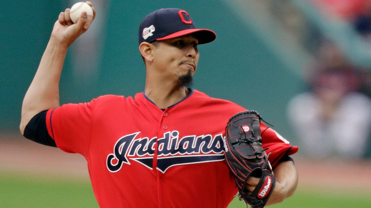Carlos Carrasco, red Indians jersey, green field, HD Desktop Wallpaper