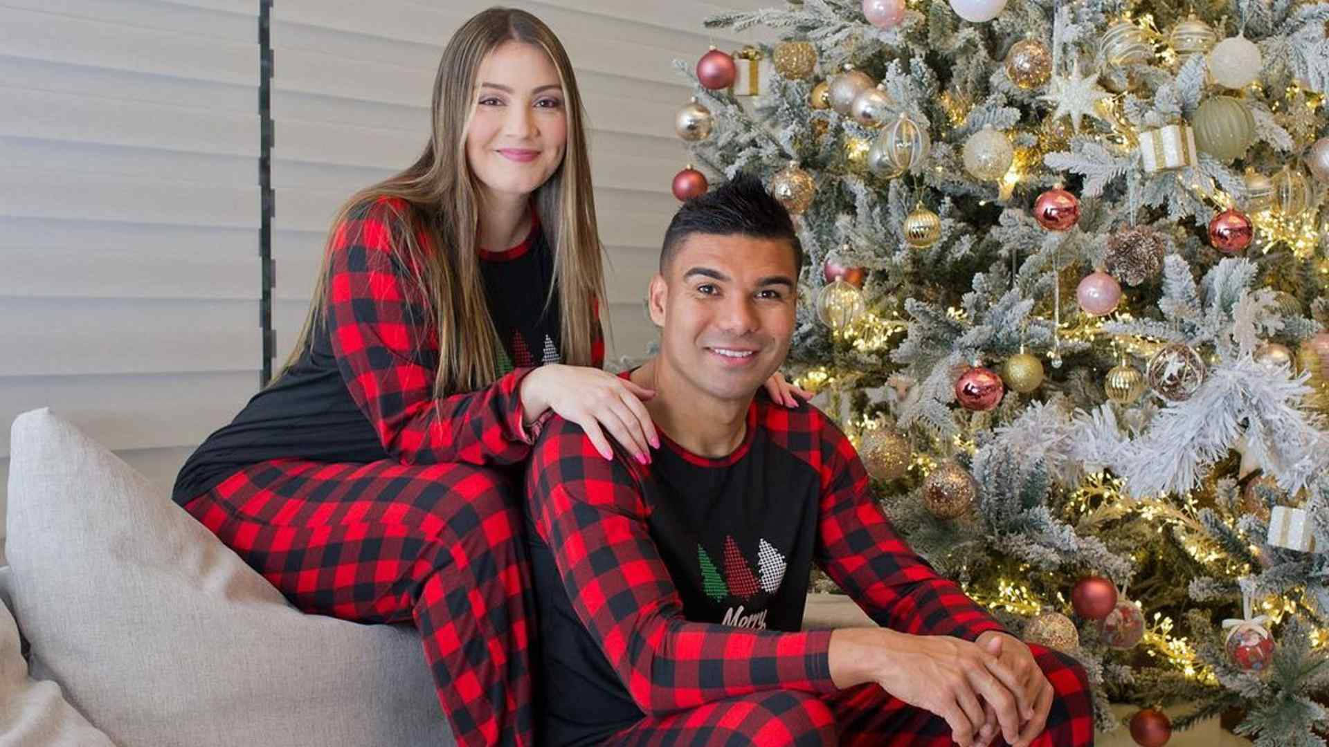 Carlos Casimiro, red plaid pajamas, flocked Christmas tree, Full HD Desktop Wallpaper