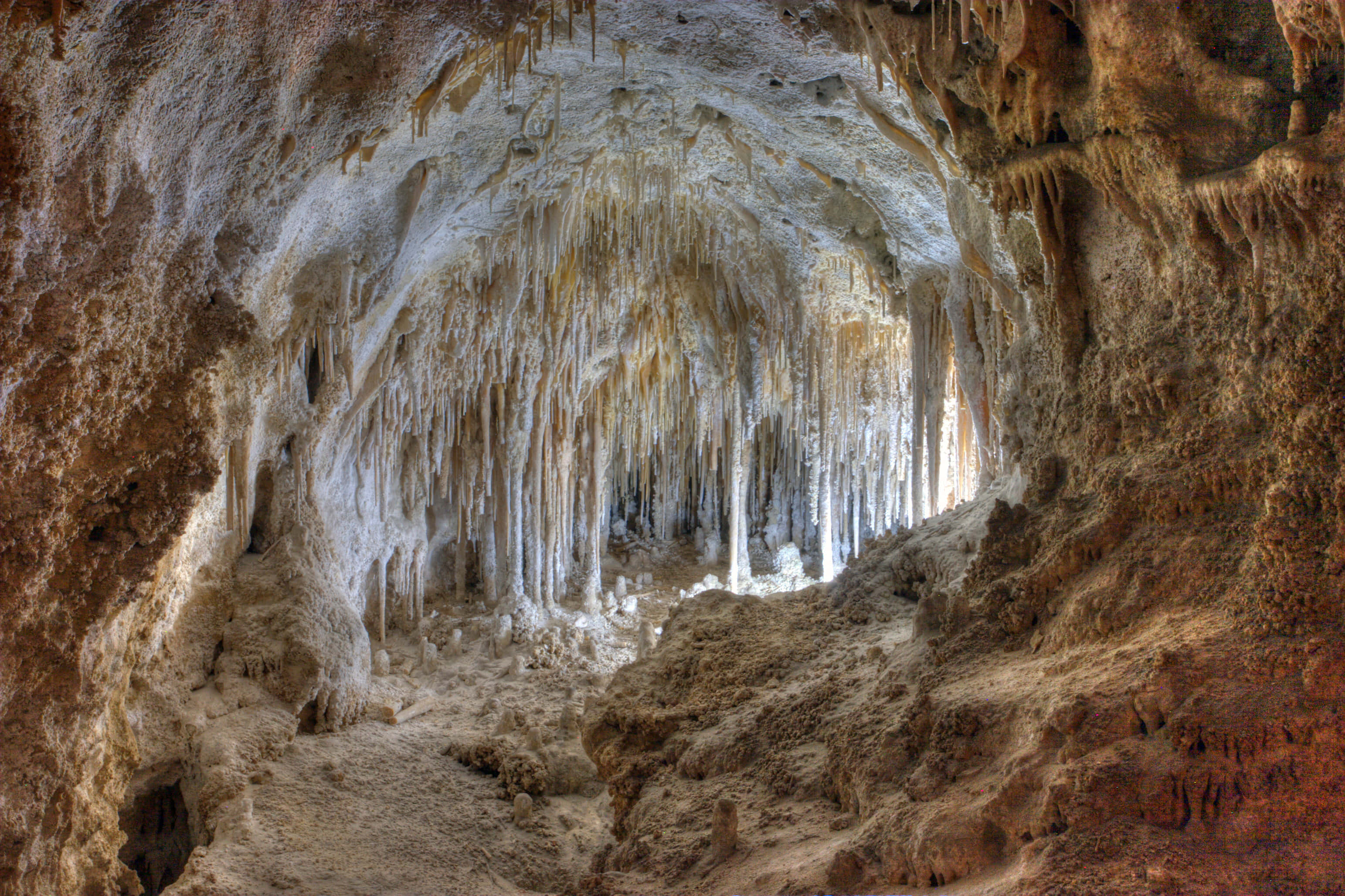 Carlsbad Caverns National Park, stalactites, brown rock formations, 2K Desktop Wallpaper