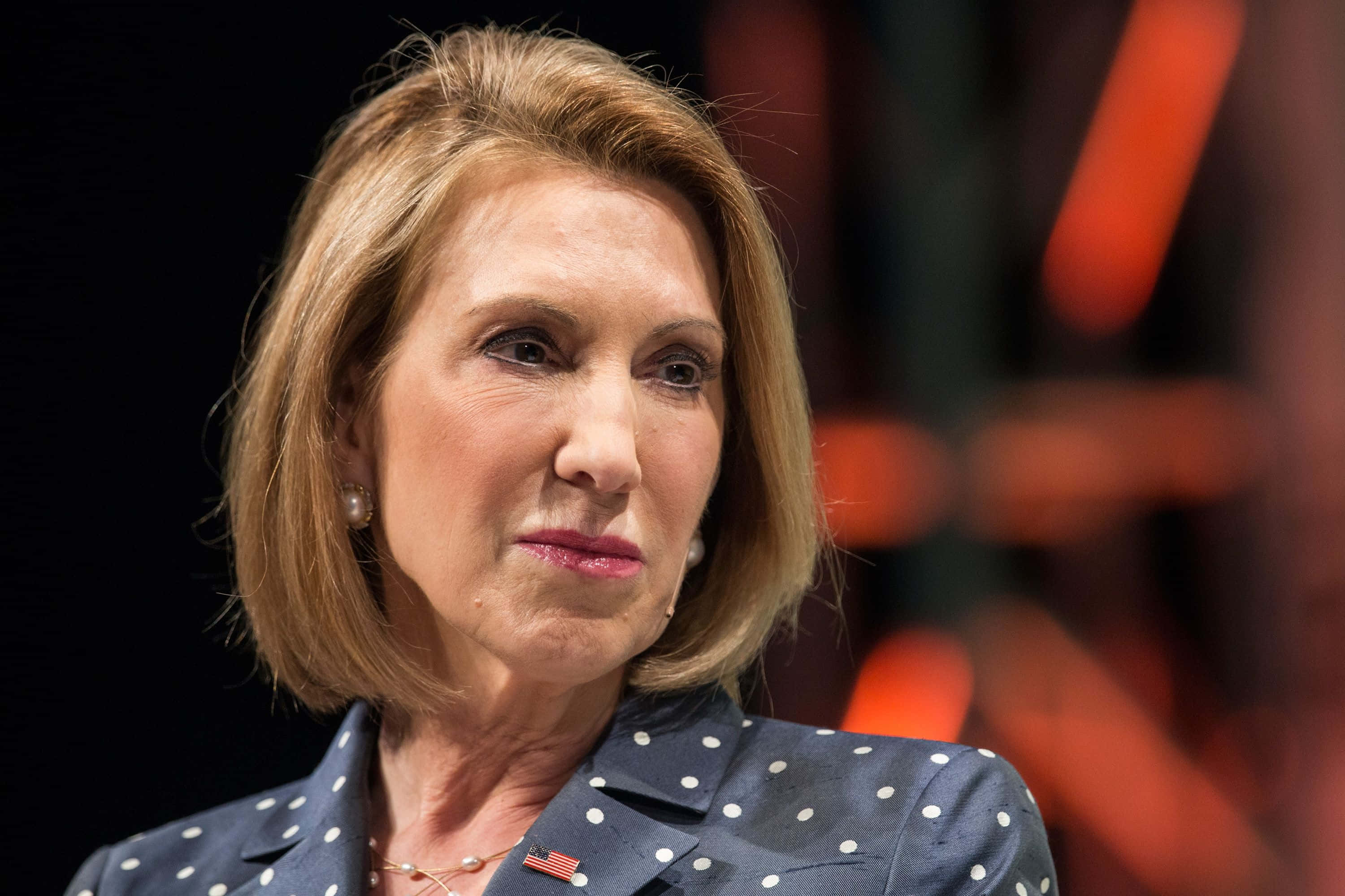 Carly Fiorina, white dotted coat, blonde bob hair, 2K Desktop Wallpaper
