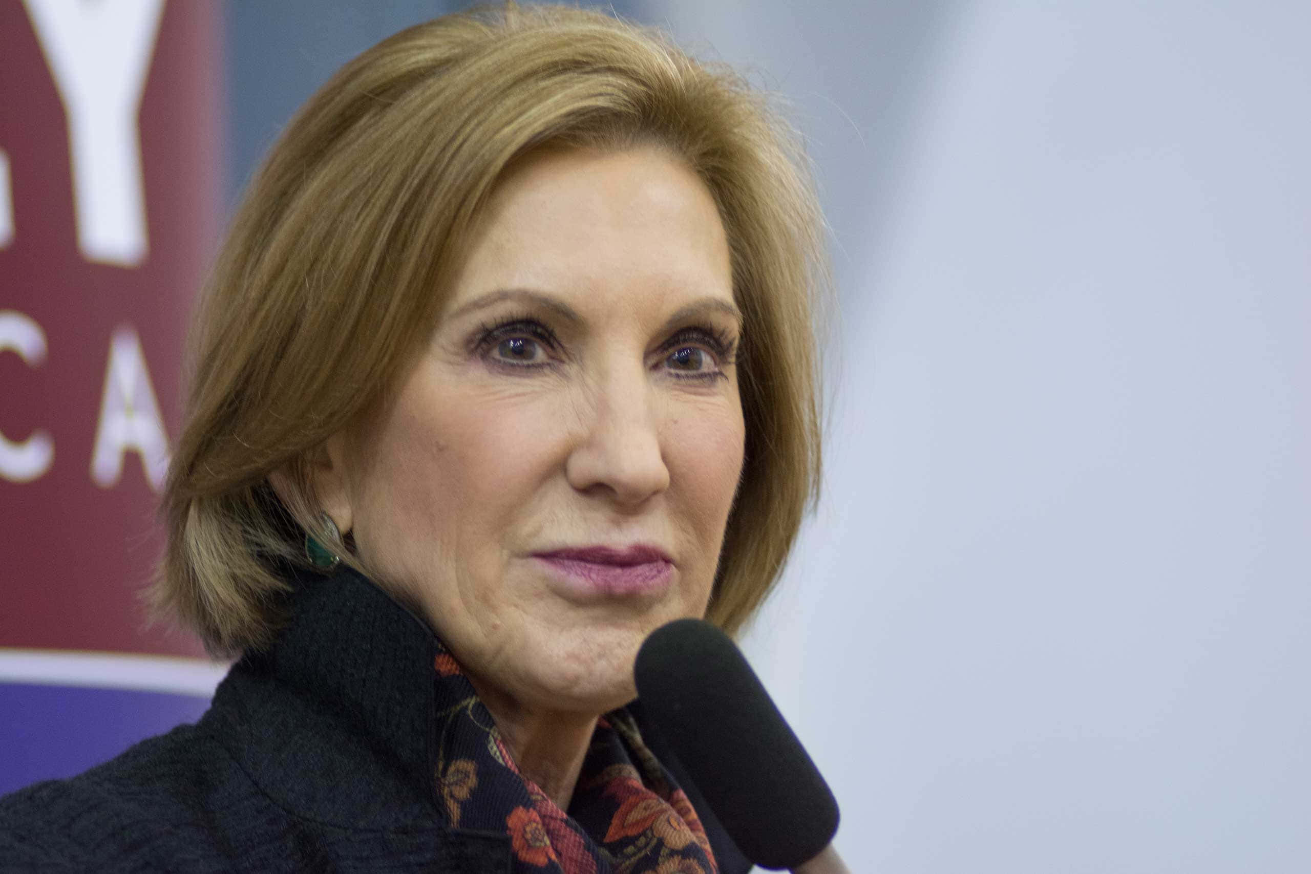Carly Fiorina, pursed lips, microphone, 2K Desktop Wallpaper