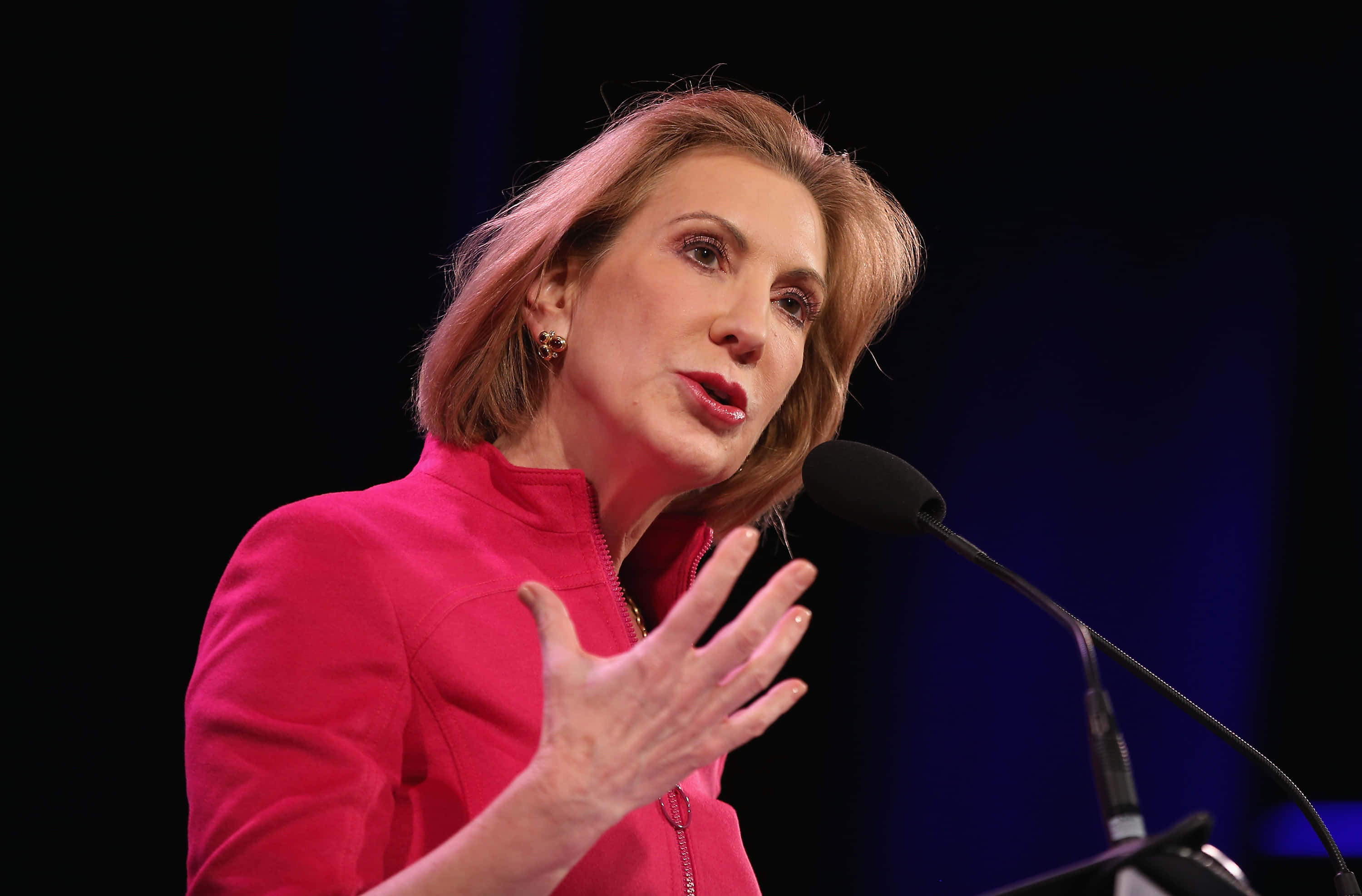 Carly Fiorina, bright pink jacket, microphone, 2K Desktop Wallpaper