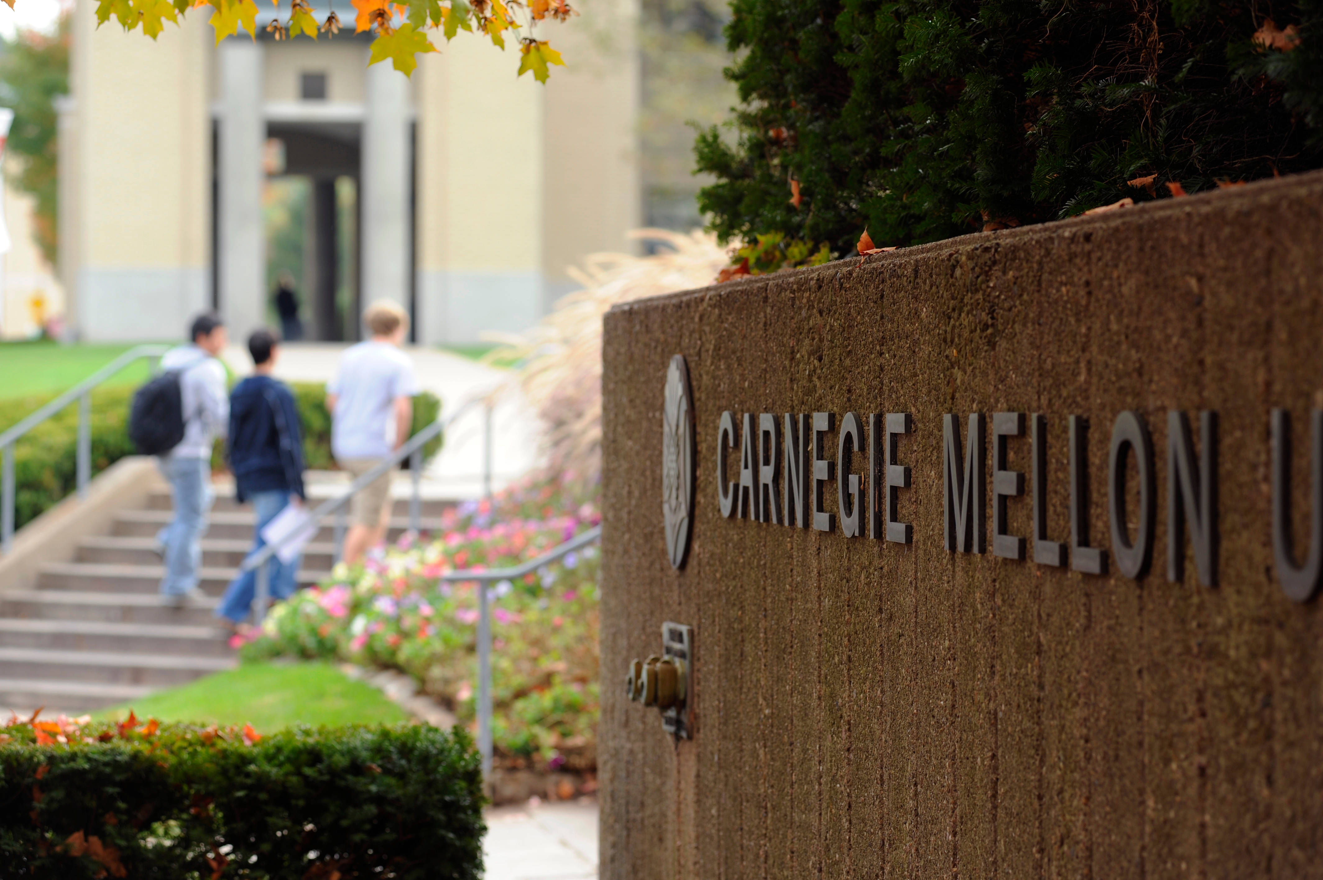 Carnegie Mellon University sign, textured stone wall, students ascending steps, 4K Desktop Wallpaper