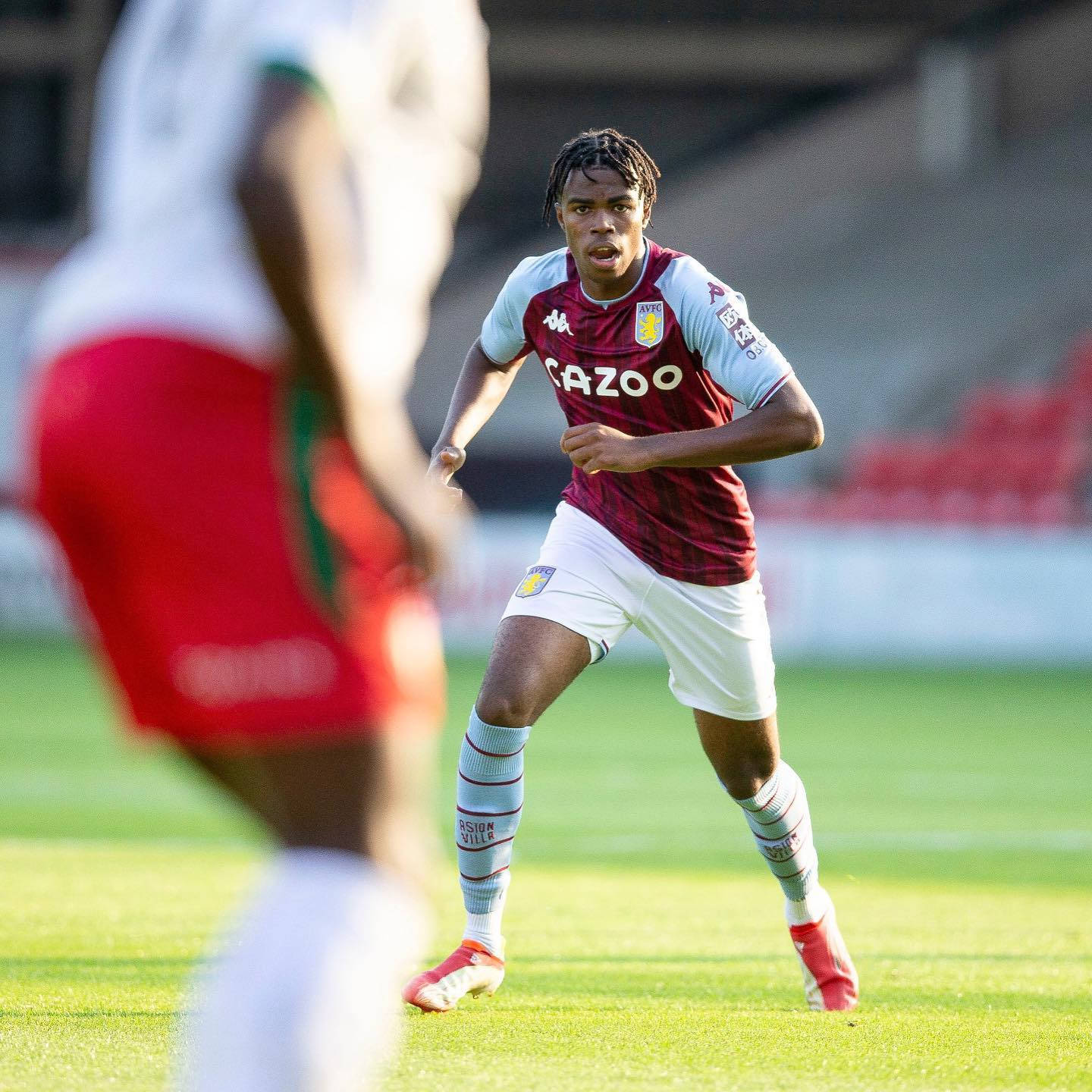 Carney Chukwuemeka, maroon and white jersey, sunlit green pitch, HD Desktop Wallpaper