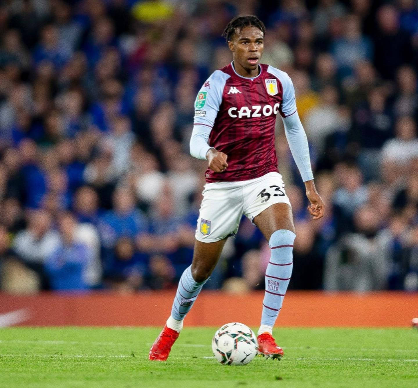 Carney Chukwuemeka, maroon and light blue kit, vibrant green pitch, HD Desktop Wallpaper