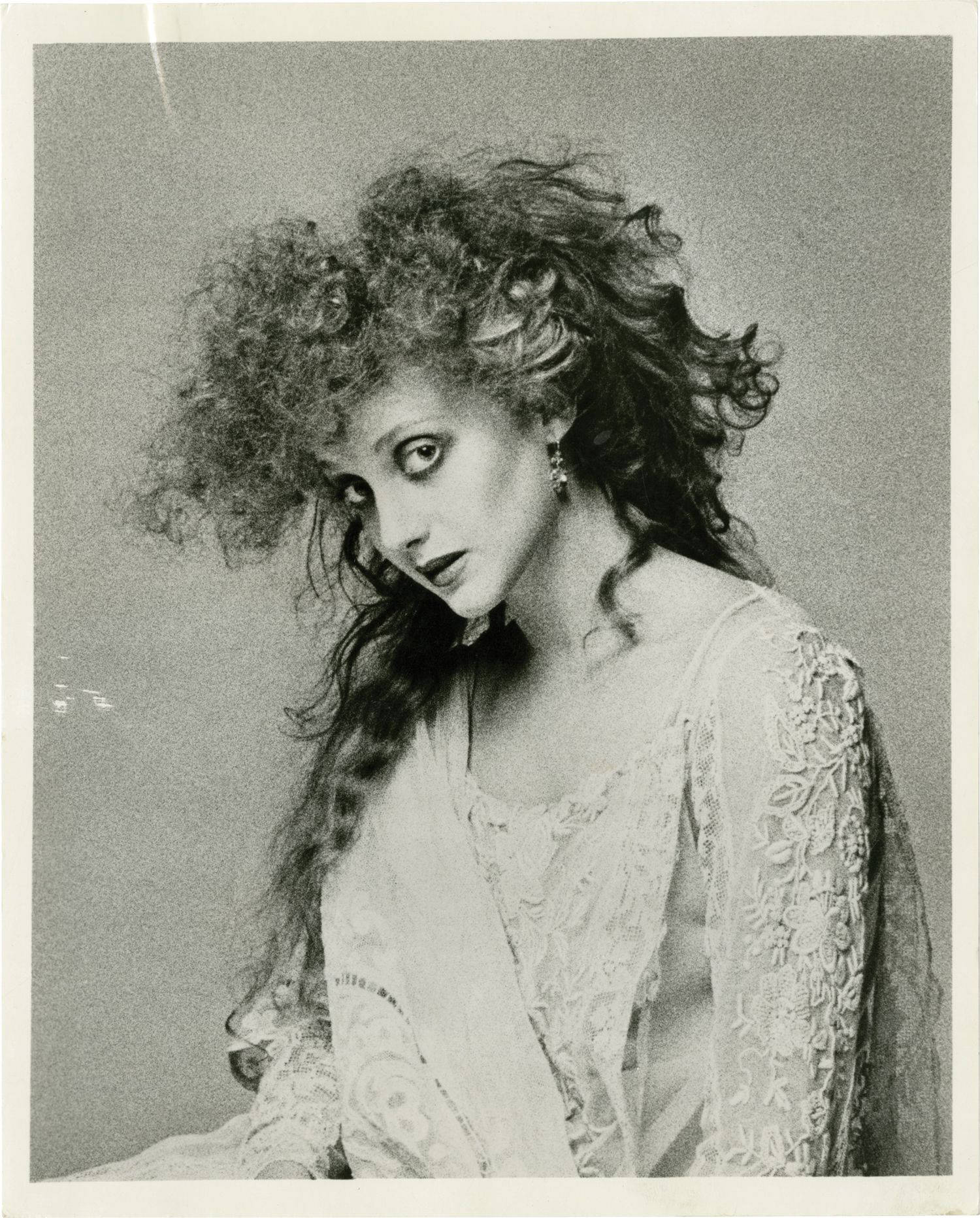 Carol Kane, 1976, black and white portrait, HD Phone Wallpaper