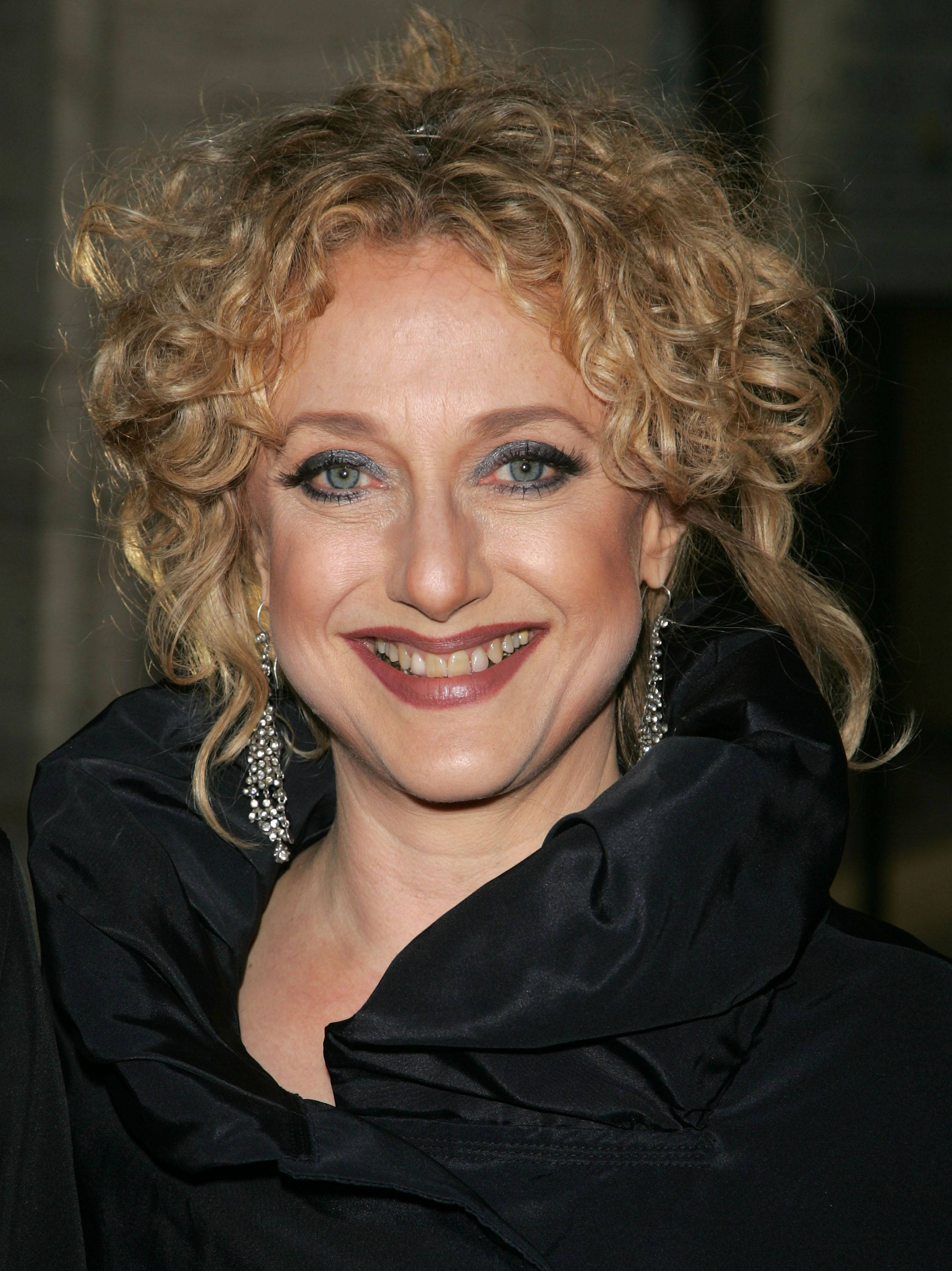 Carol Kane, red lipstick, curly blonde hair, 2K Phone Wallpaper