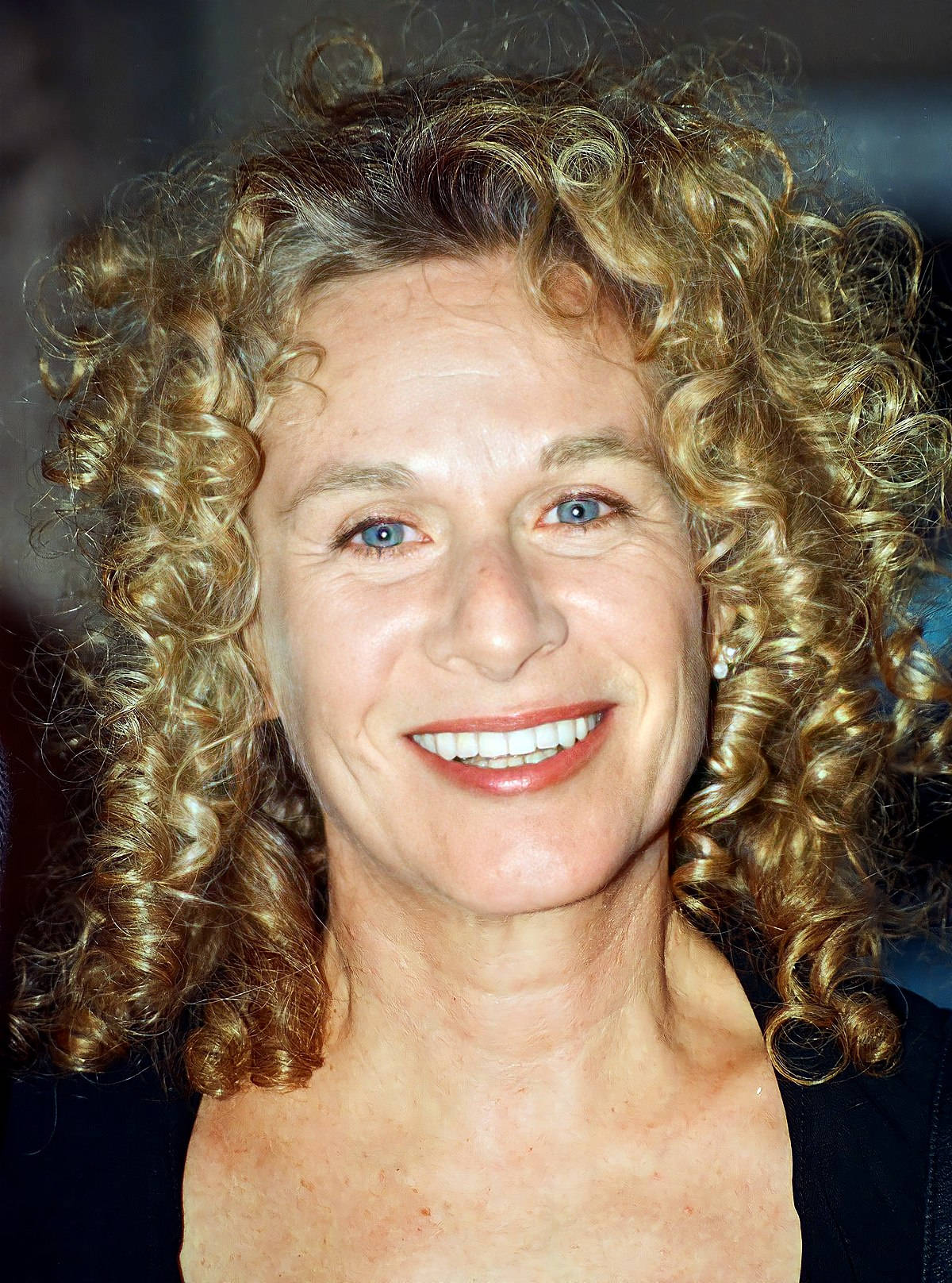 Carole King, voluminous curly blonde hair, bright blue eyes, HD Phone Wallpaper