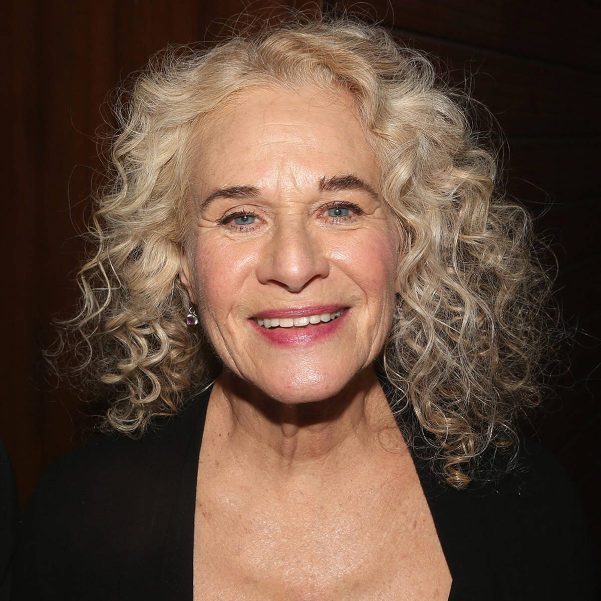 Carole King, voluminous curly blonde hair, bright blue eyes, SD Desktop Wallpaper