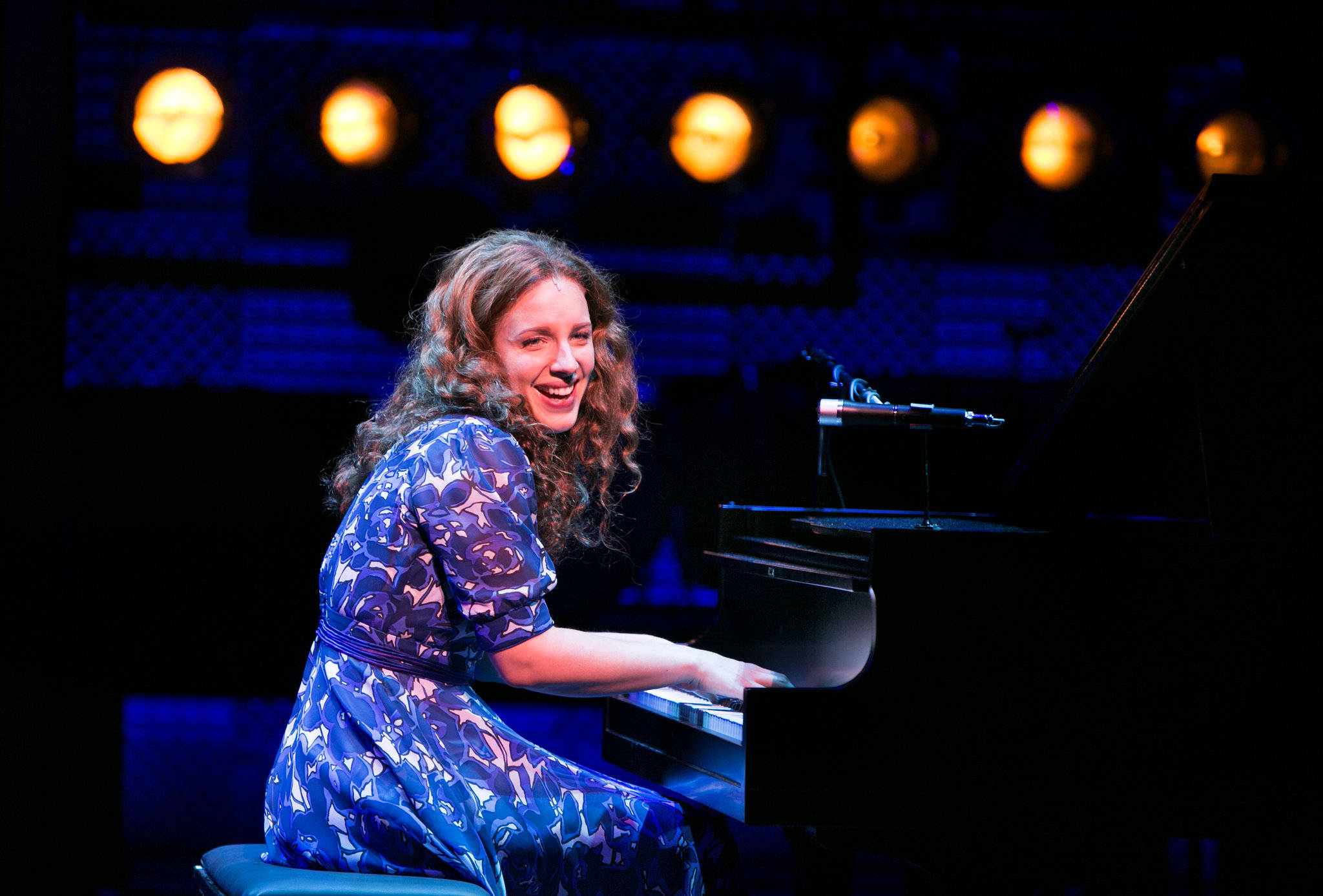 Carole King, grand piano, curly hair, Full HD Desktop Wallpaper
