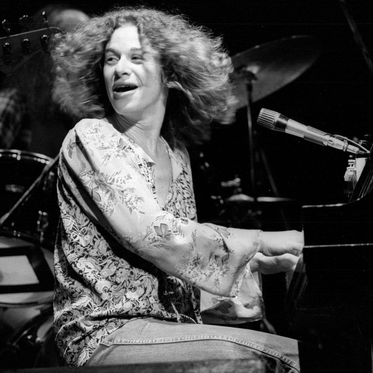 Carole King, piano, drums, SD Desktop Wallpaper