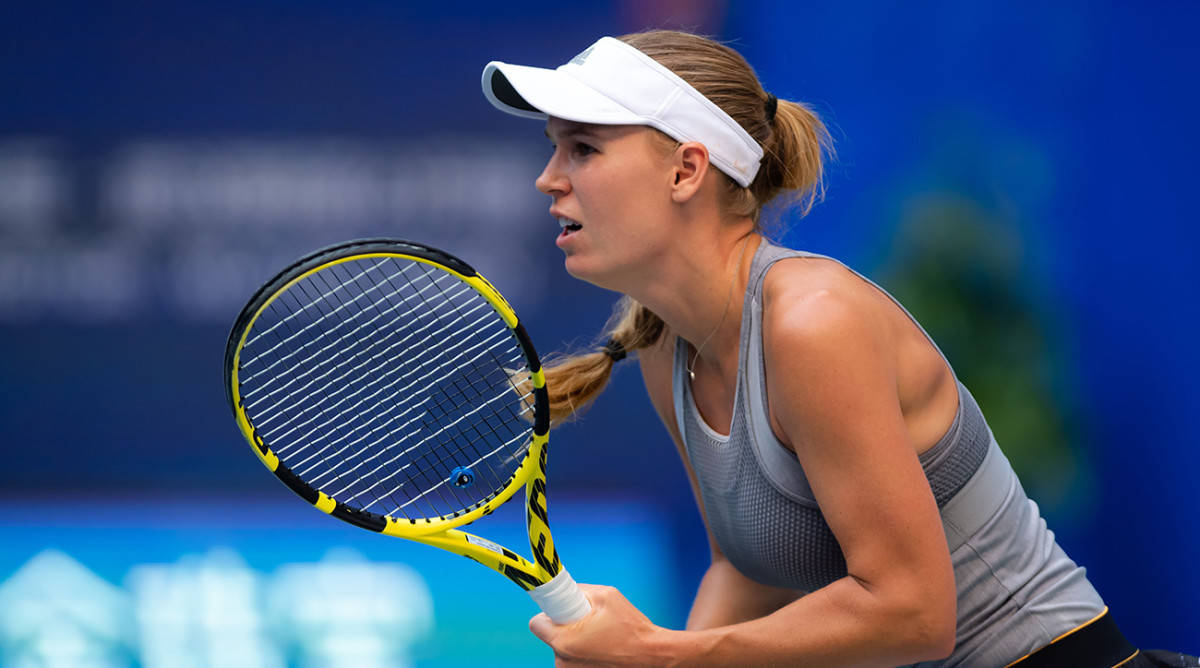 Caroline Wozniacki, grey tank top, white visor, SD Desktop Wallpaper