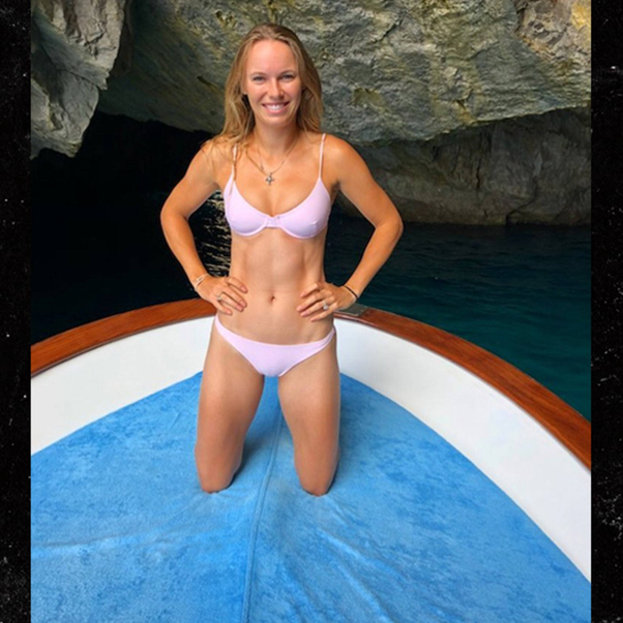 Caroline Wozniacki, pink bikini, blue towel, Full HD Desktop Wallpaper