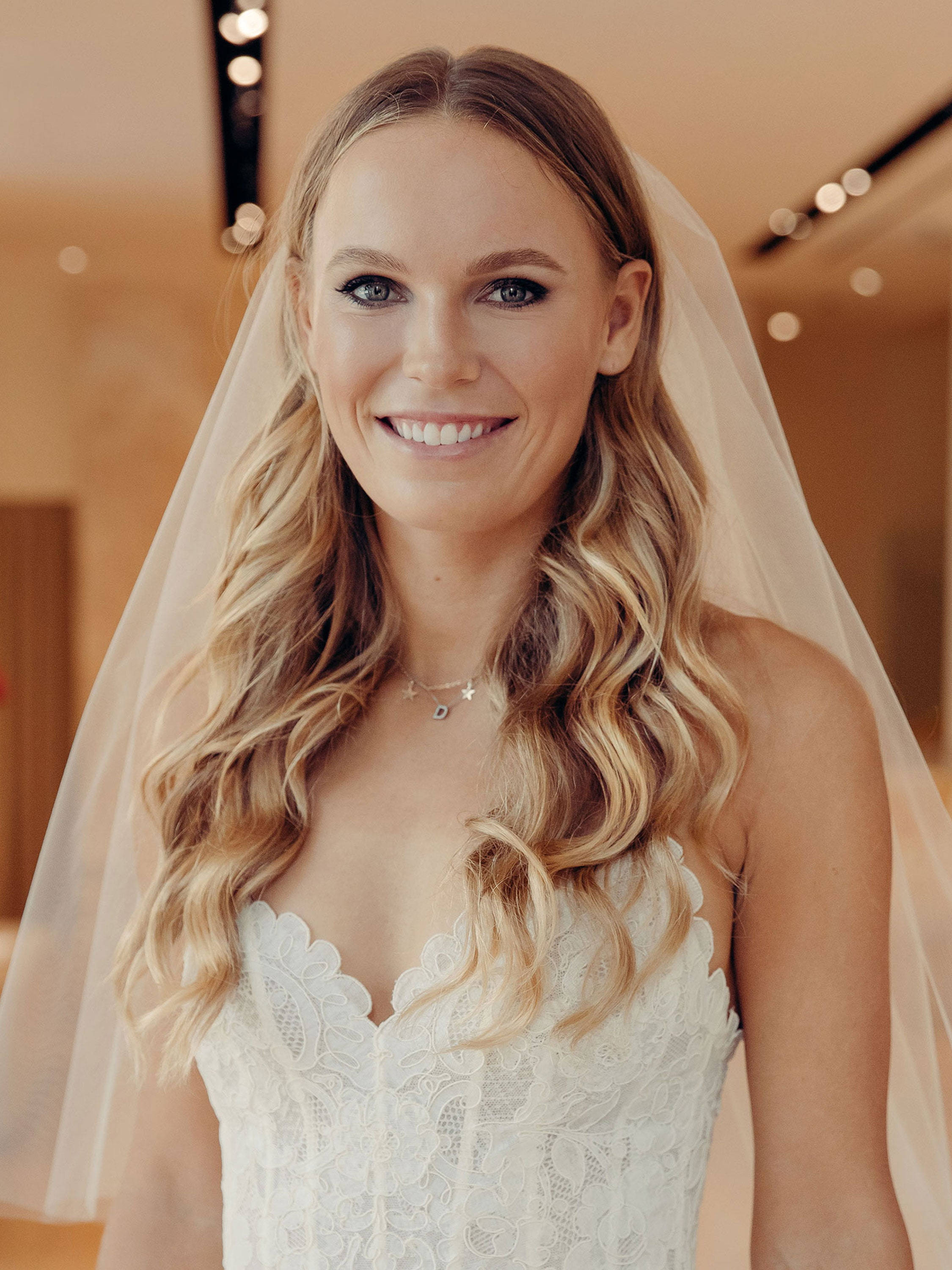 Caroline Wozniacki, wedding dress, wavy blonde hair, 2K Phone Wallpaper