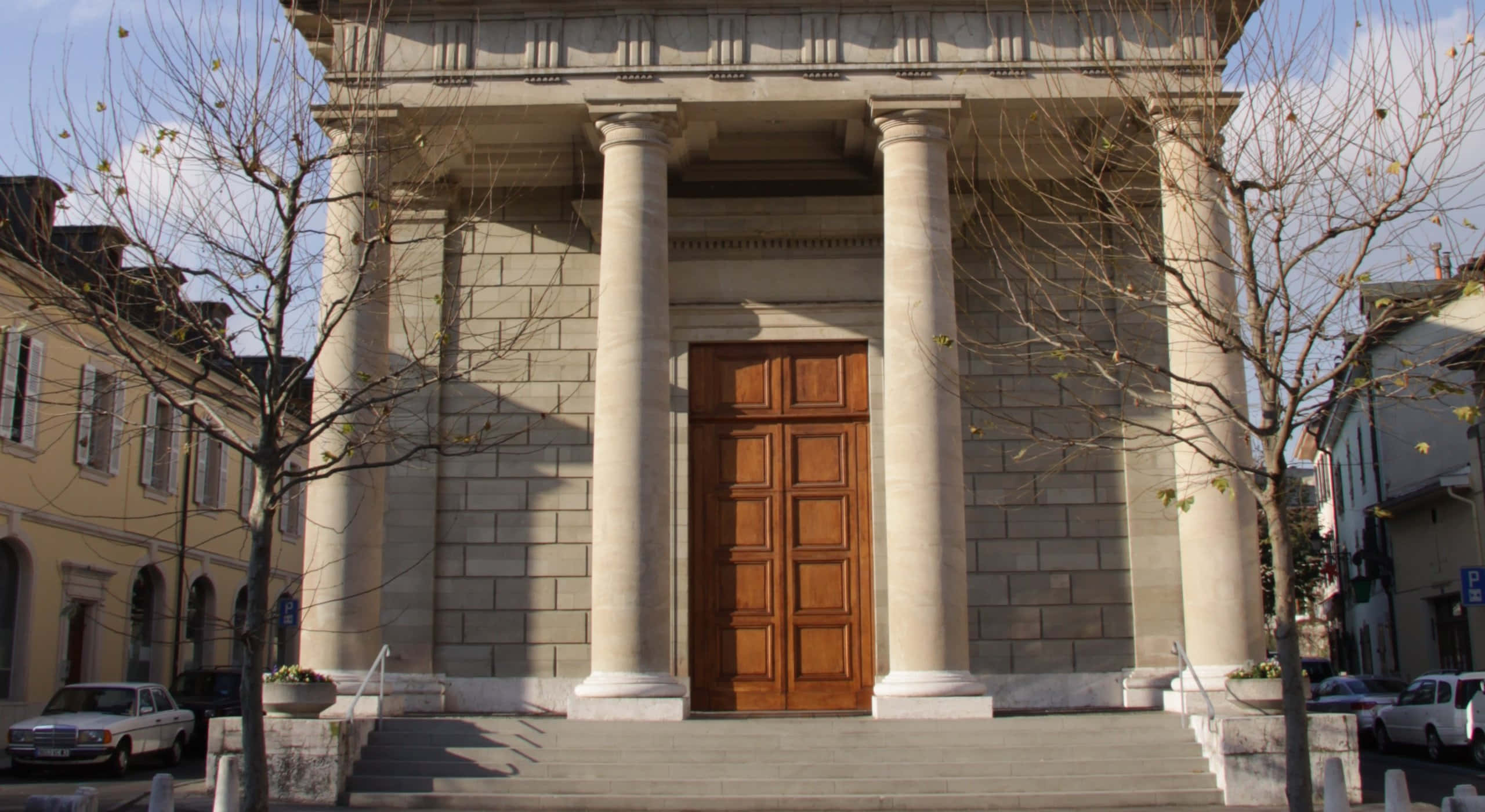 Carouge, twilight, neoclassical stone building, 2K Desktop Wallpaper