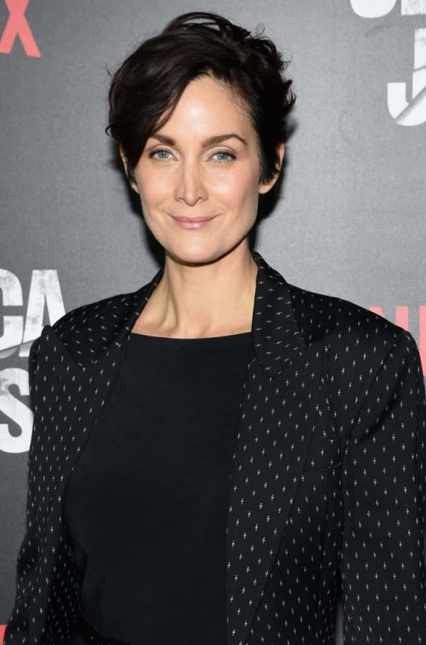 Carrie Anne Moss, black blazer, white arrow patterns, SD Phone Wallpaper