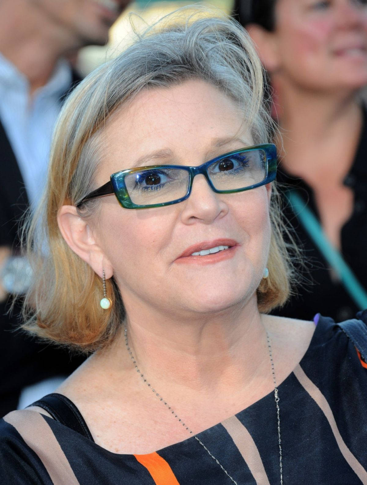 Carrie Fisher, American Celebrity Actress, grayish-blonde hair, HD Phone Wallpaper