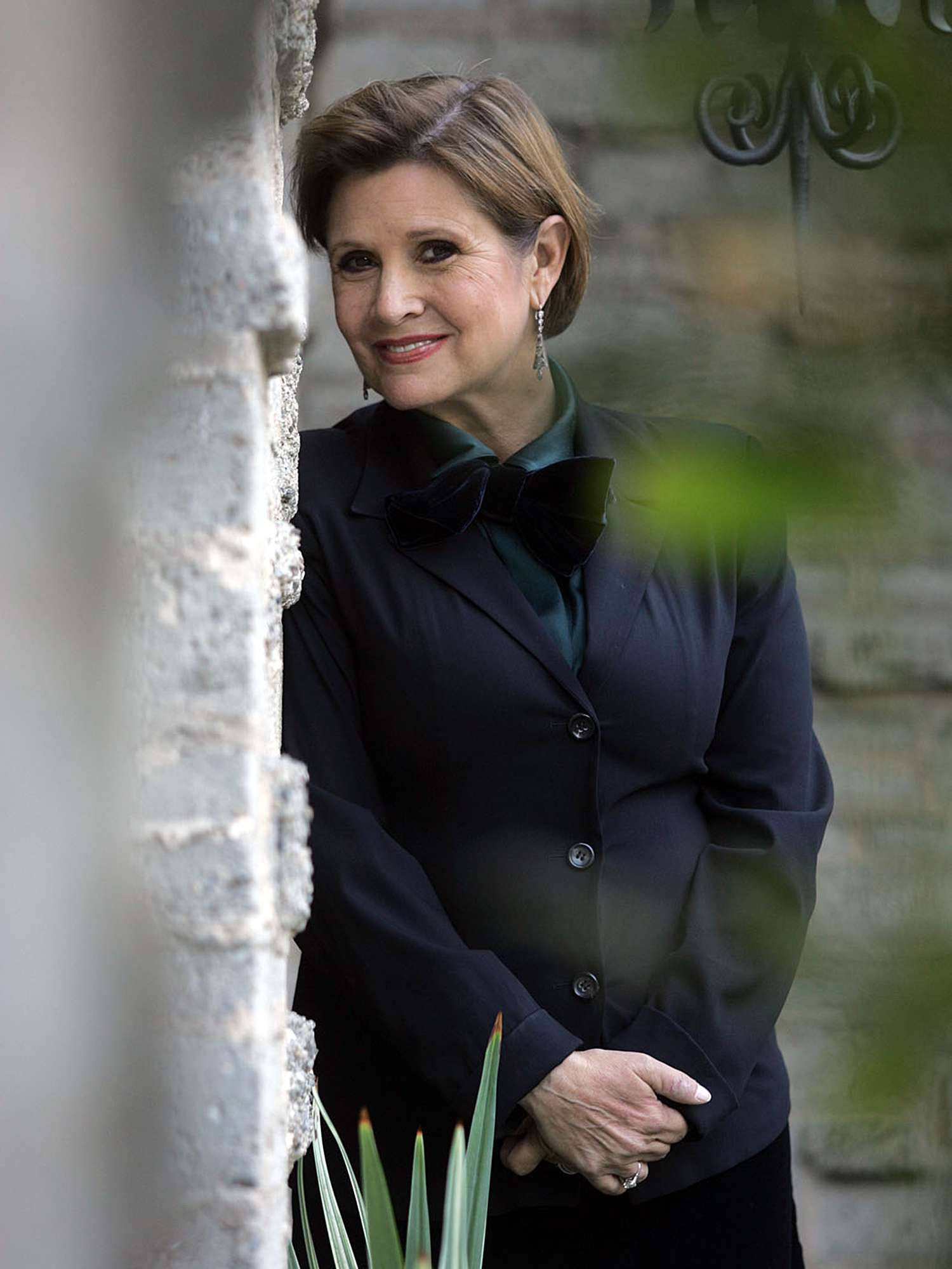 Carrie Fisher, dark blazer, bow tie, Full HD Phone Wallpaper