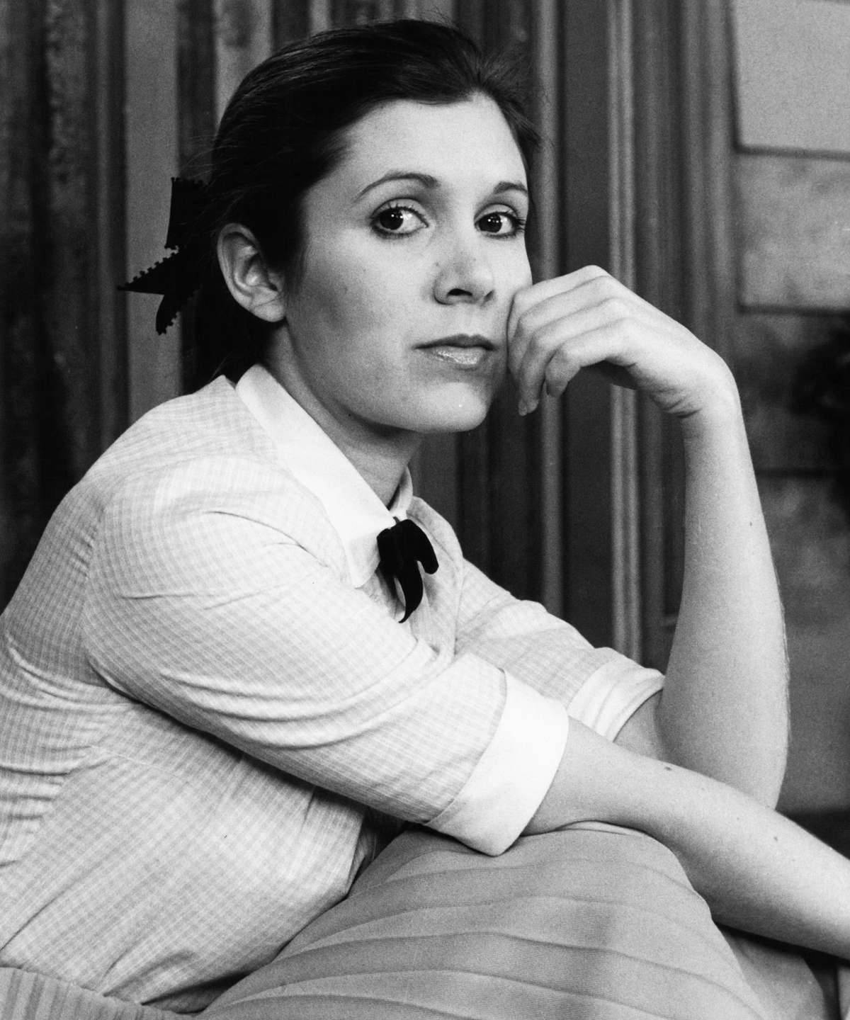 Carrie Fisher, black and white, outdoor photo, HD Phone Wallpaper