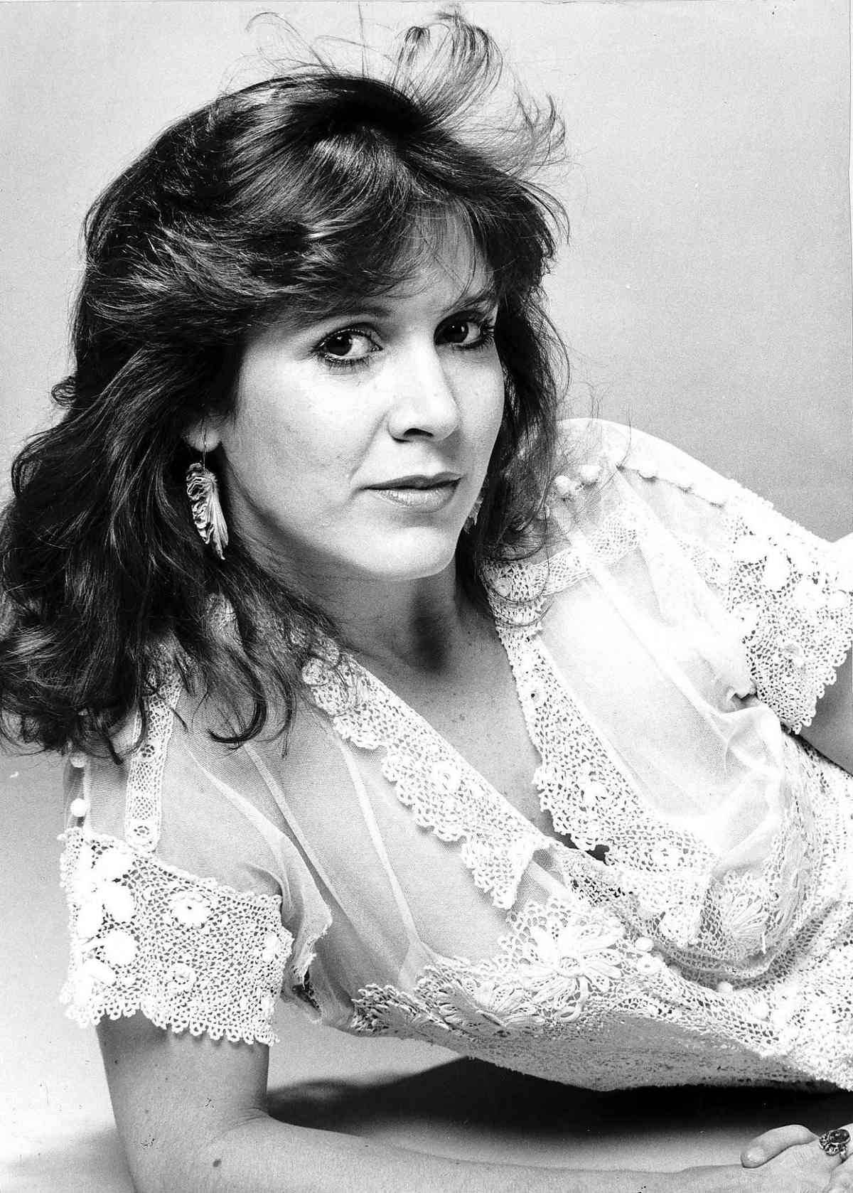 Carrie Fisher, black and white photo, voluminous hair, HD Phone Wallpaper