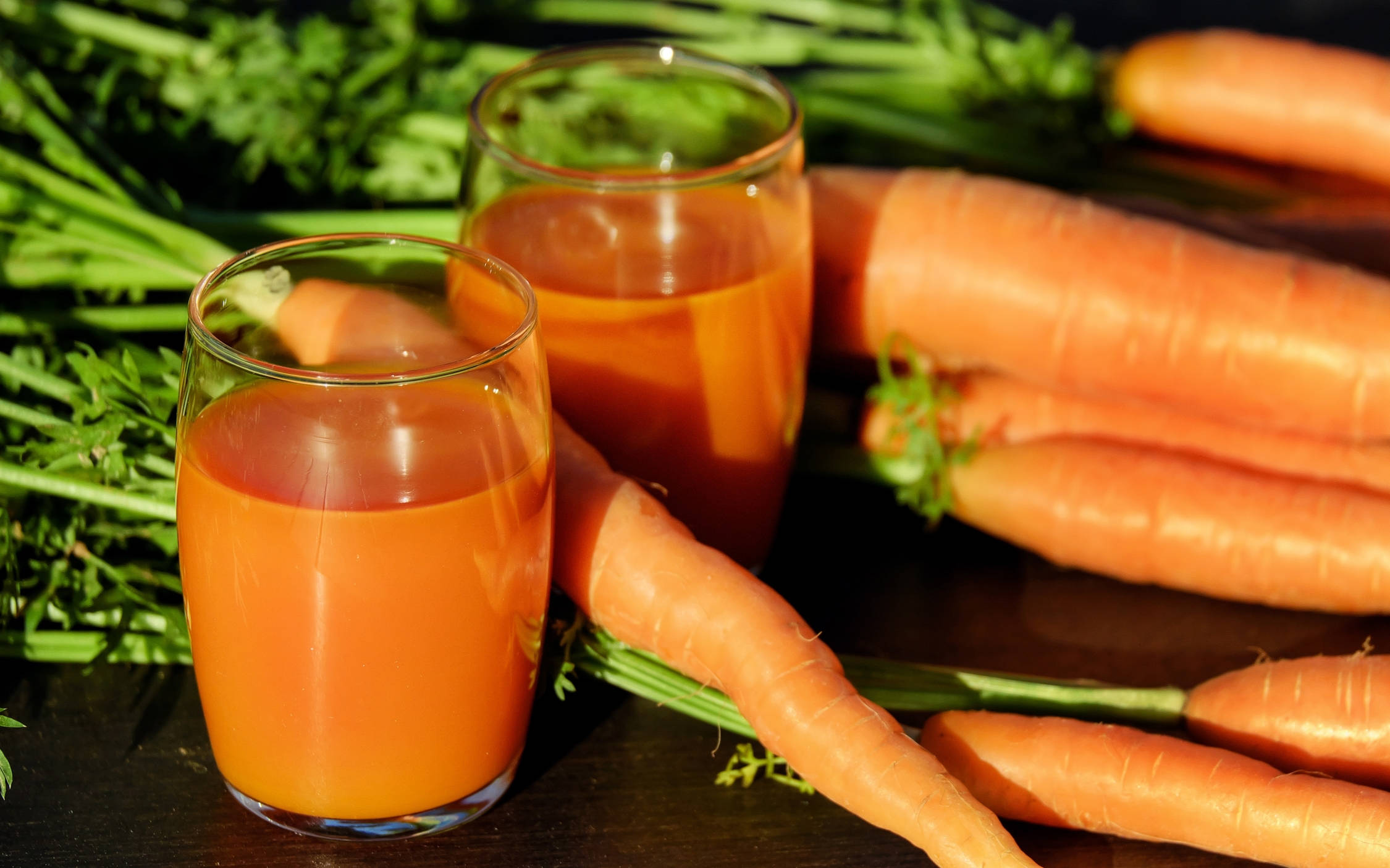 orange carrot juice, freshly harvested leaves, dark wooden surface, Full HD Desktop Wallpaper