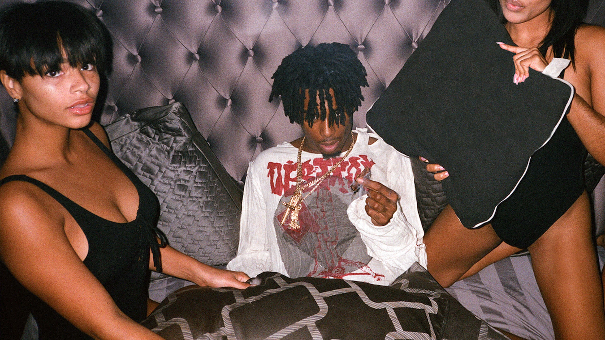 Carti Pfp, tufted bed, bold patterns, 2K Desktop Wallpaper