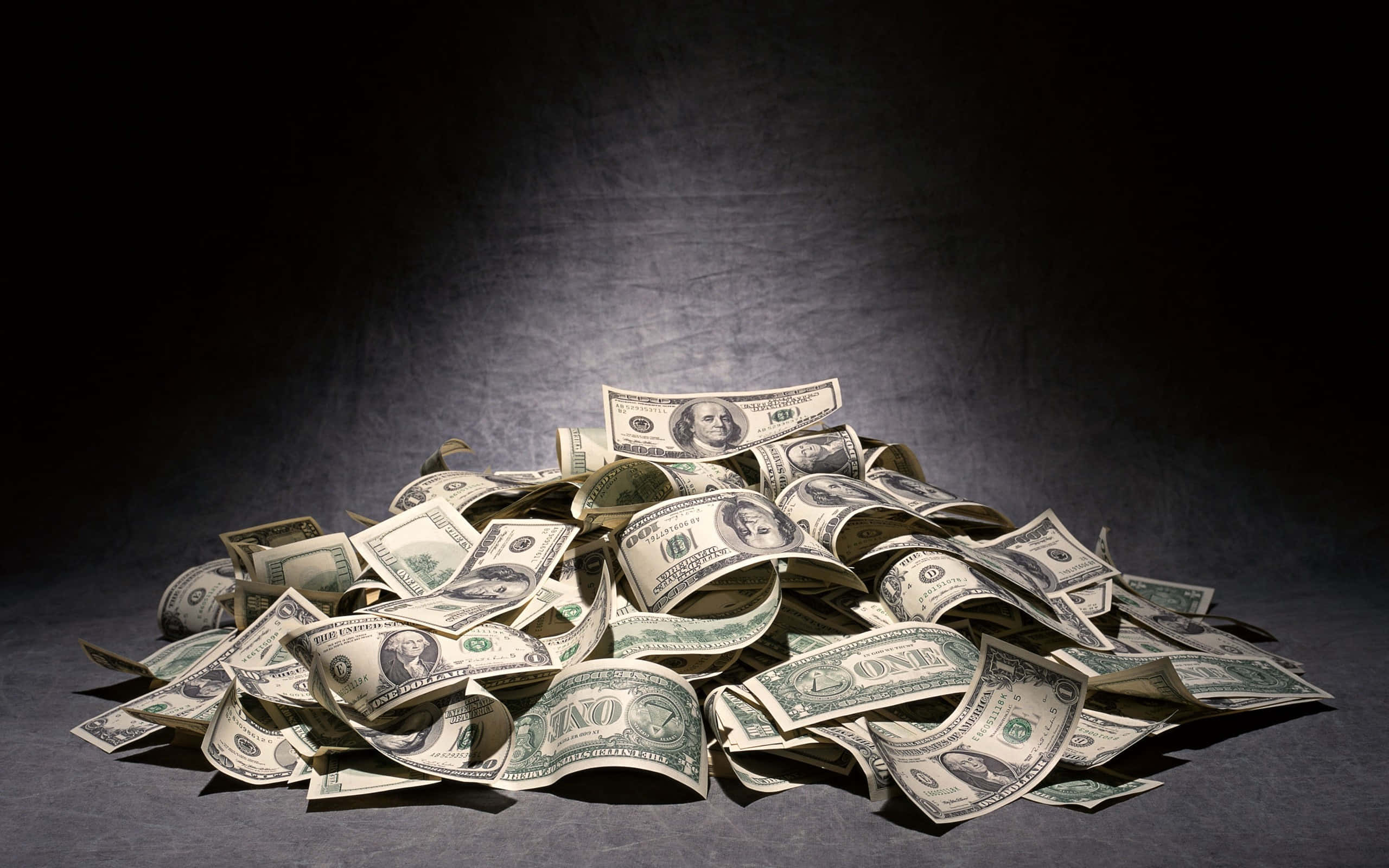 Cash, one hundred dollar bills, spotlight, 2K Desktop Wallpaper
