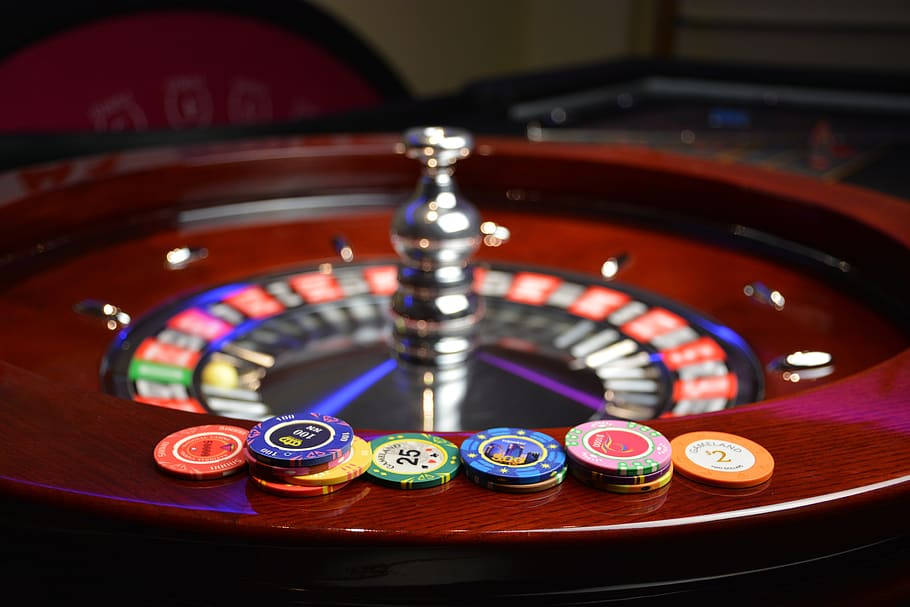 roulette wheel, casino, colorful chips, SD Desktop Wallpaper